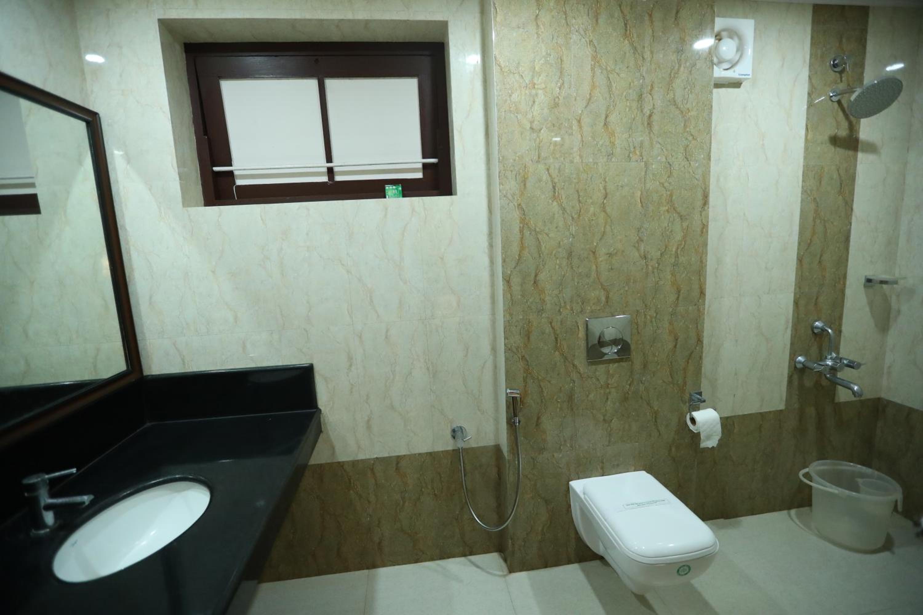 Deluxe Double Room with Extra Bed photo 3