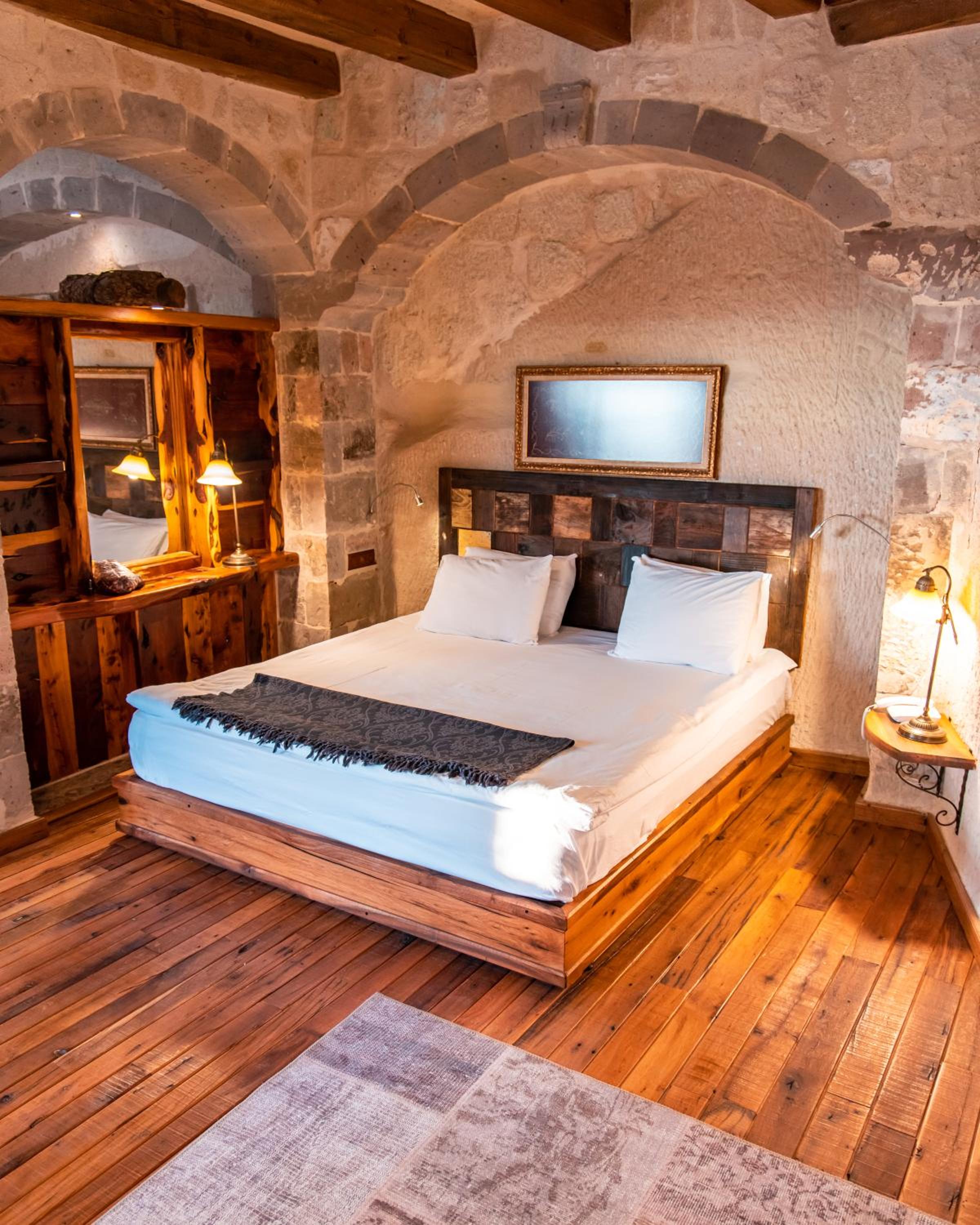 King Suite with Spa Bath - Photo 6