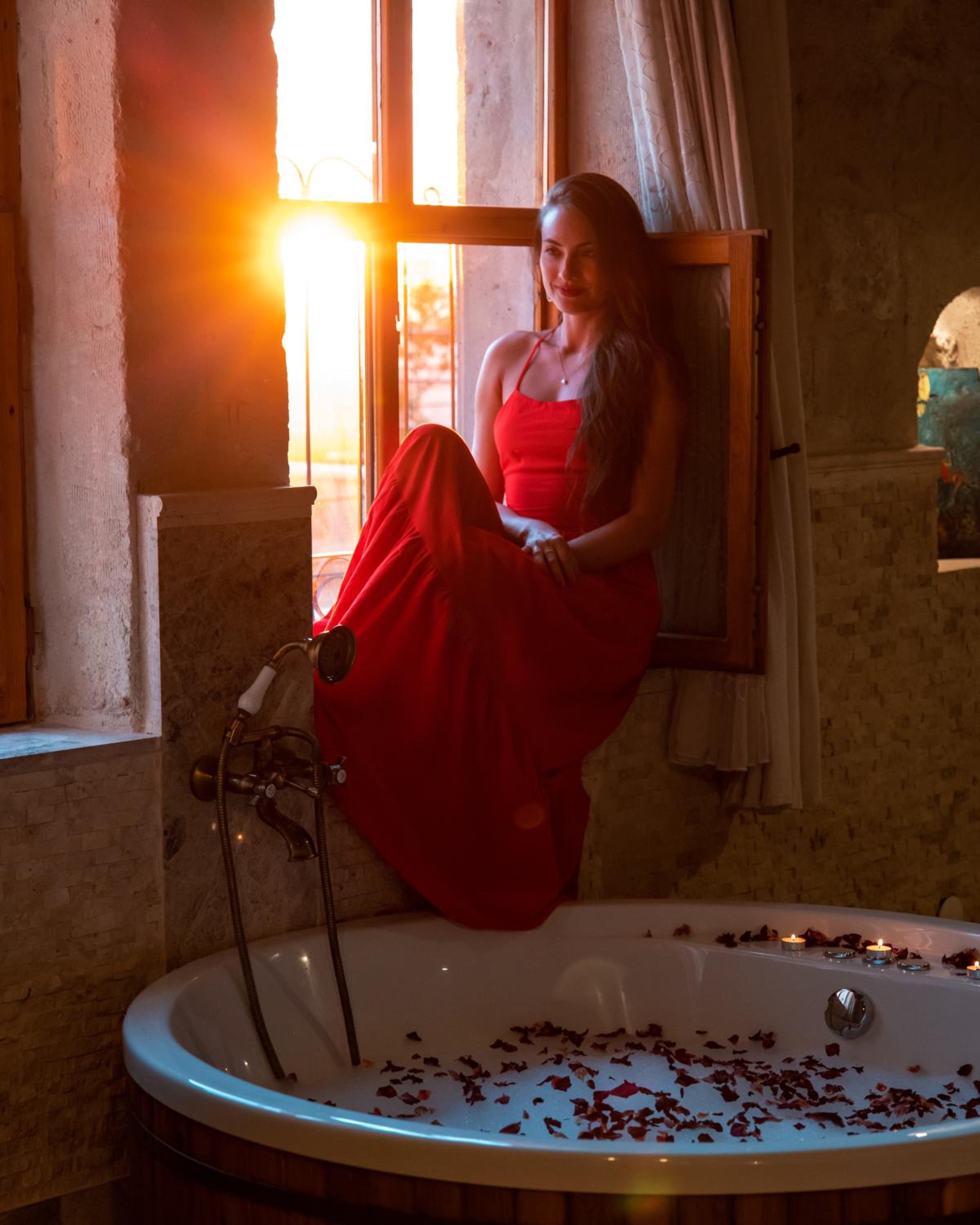 King Suite with Spa Bath - Photo 19