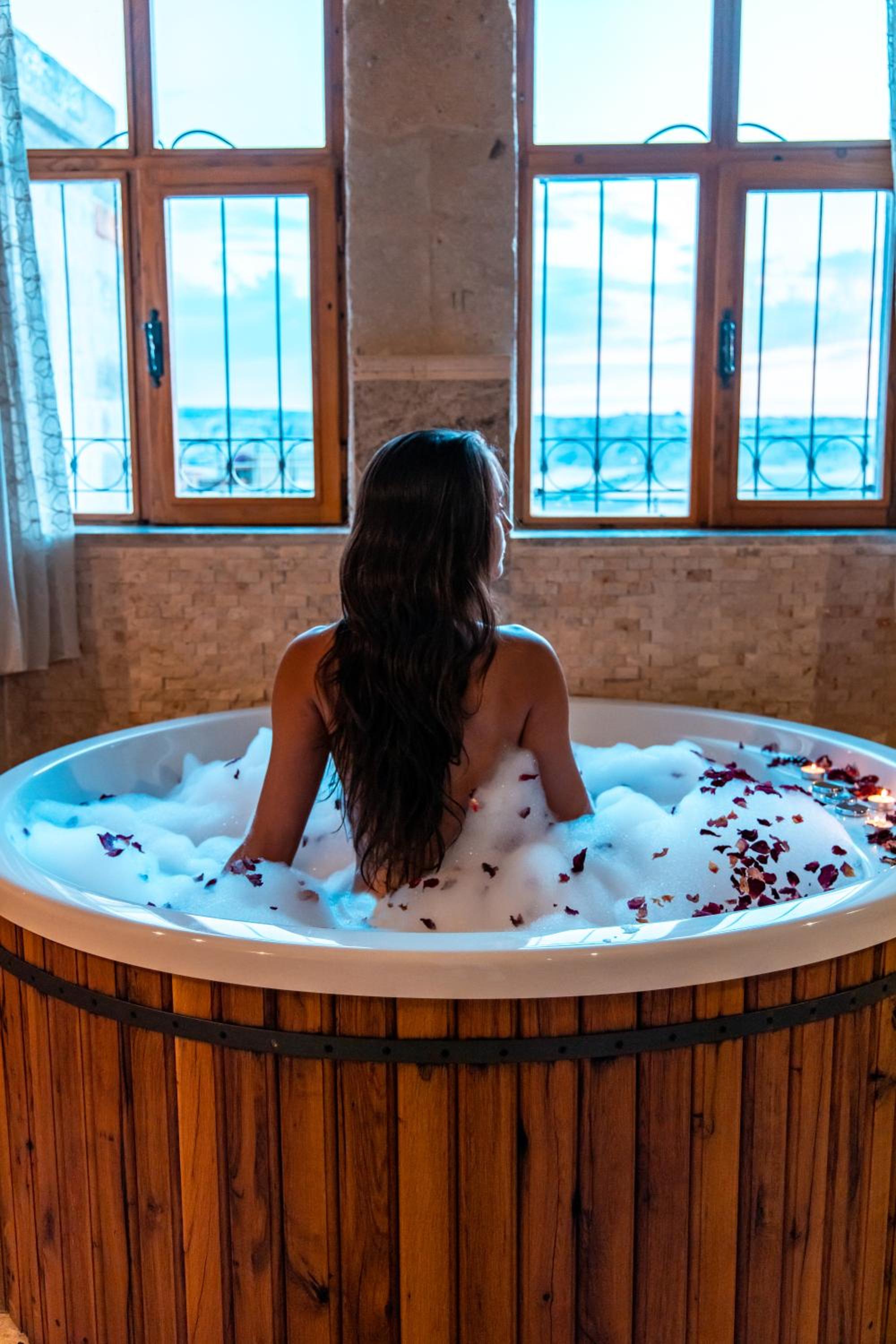 King Suite with Spa Bath - Photo 20