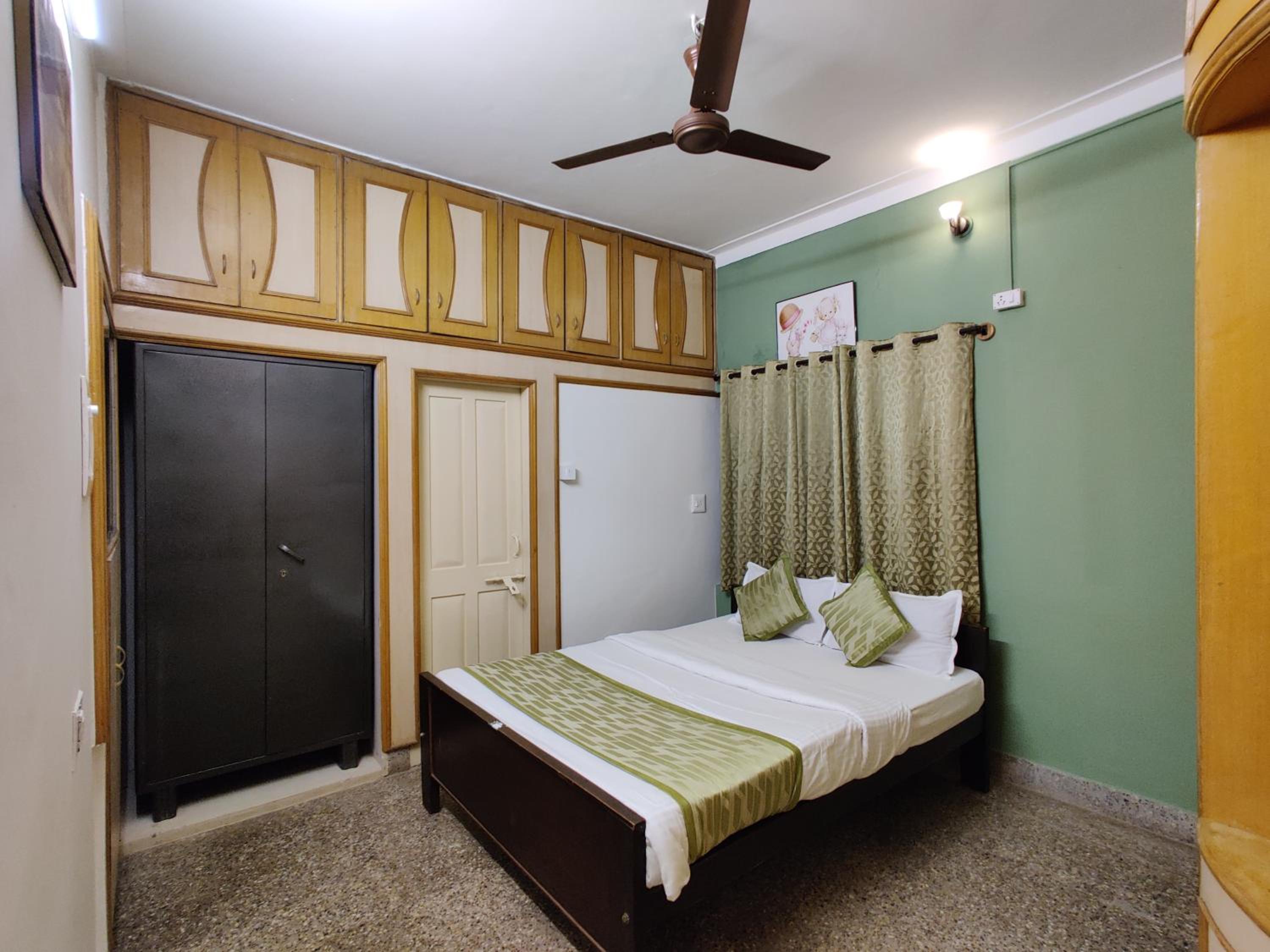 Three-Bedroom House photo 2