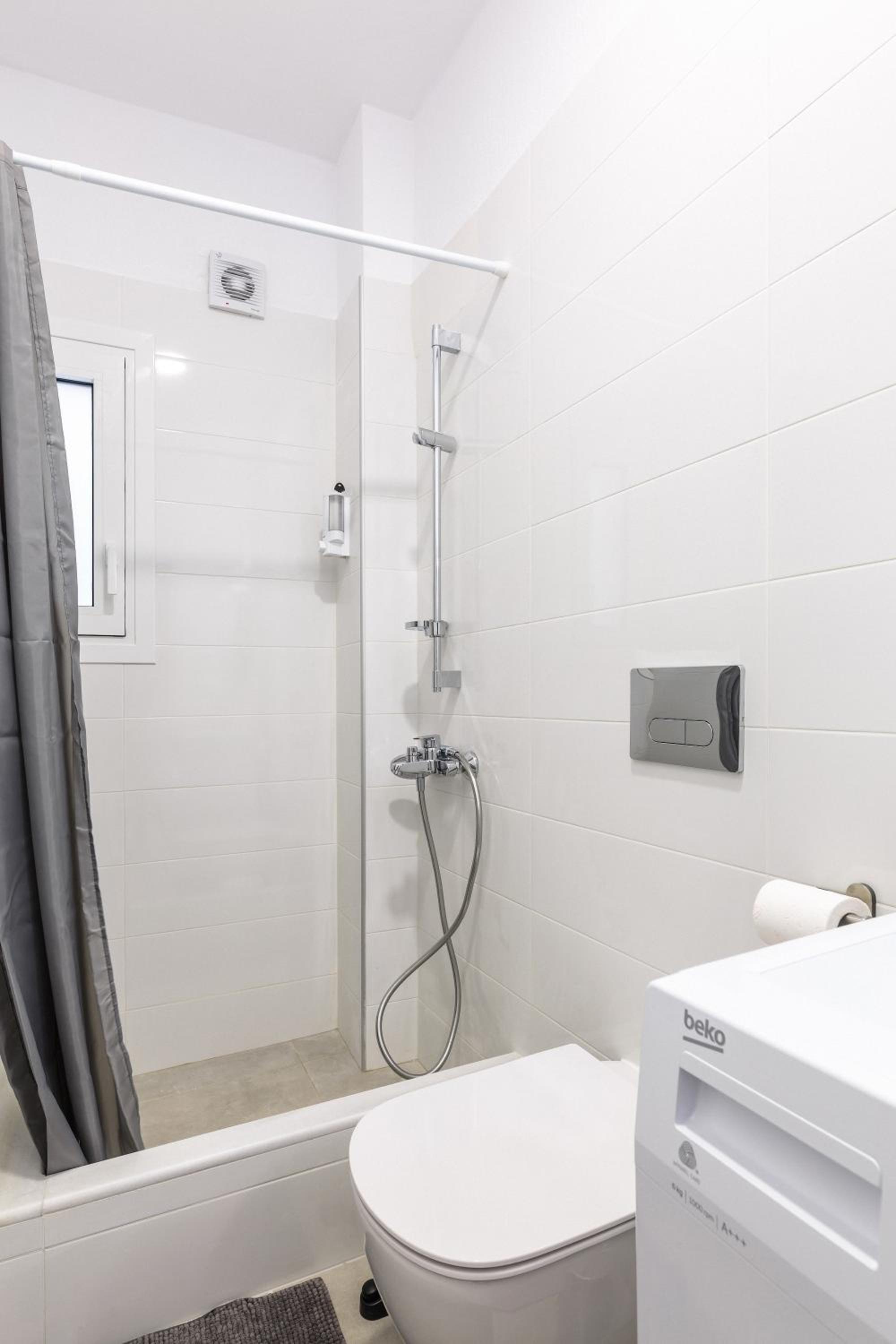One-Bedroom Apartment (Art 2) - Photo 11