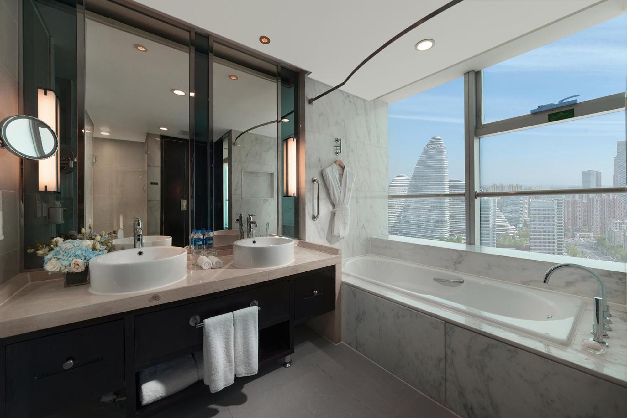 King Suite with Lounge Access - High Floor