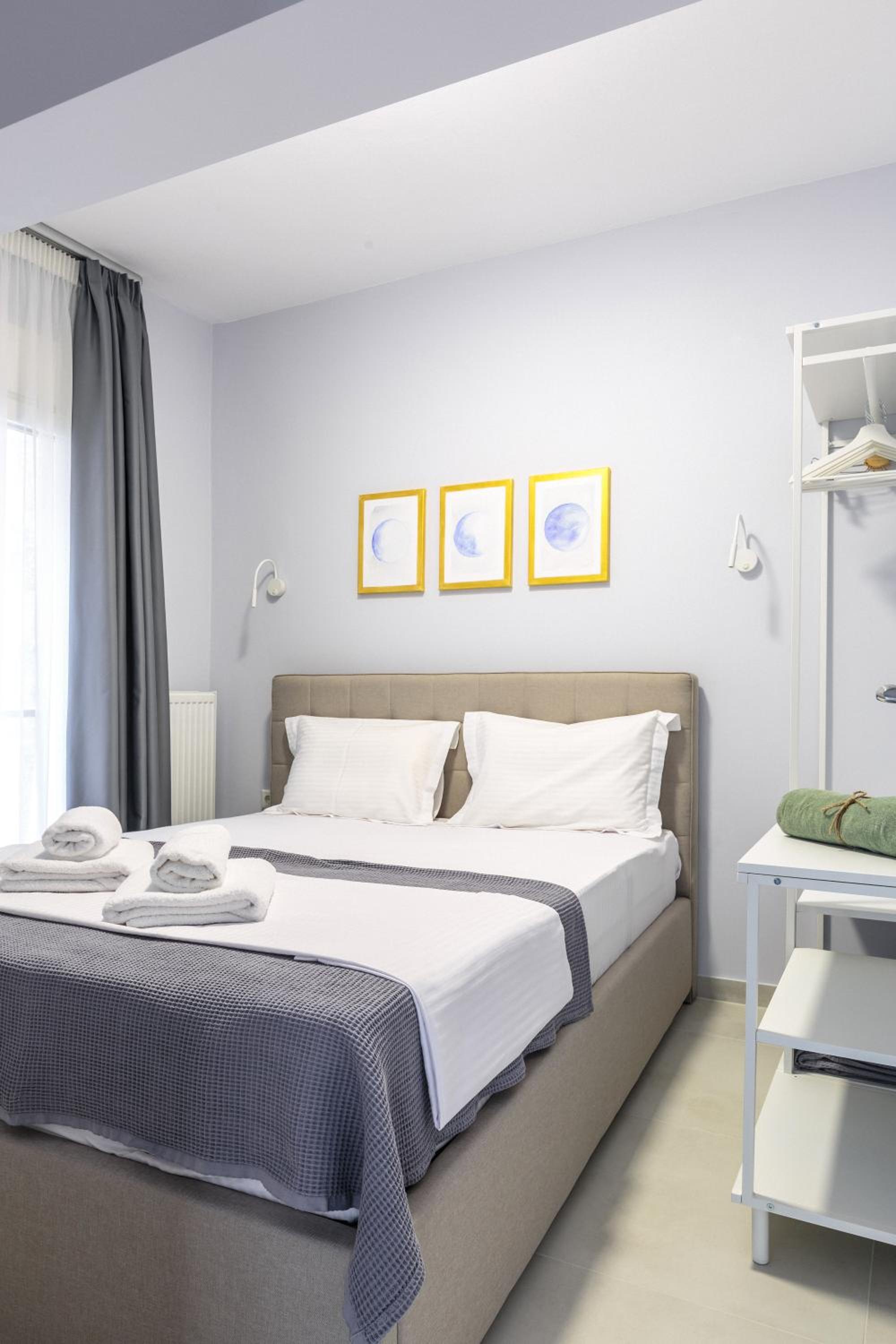 One-Bedroom Apartment (Art 2) - Photo 1