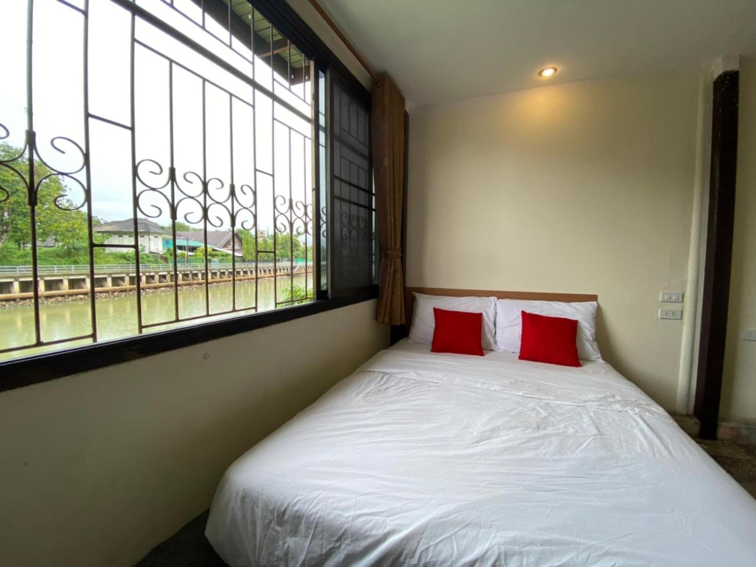 Deluxe Double Room - Photo 11