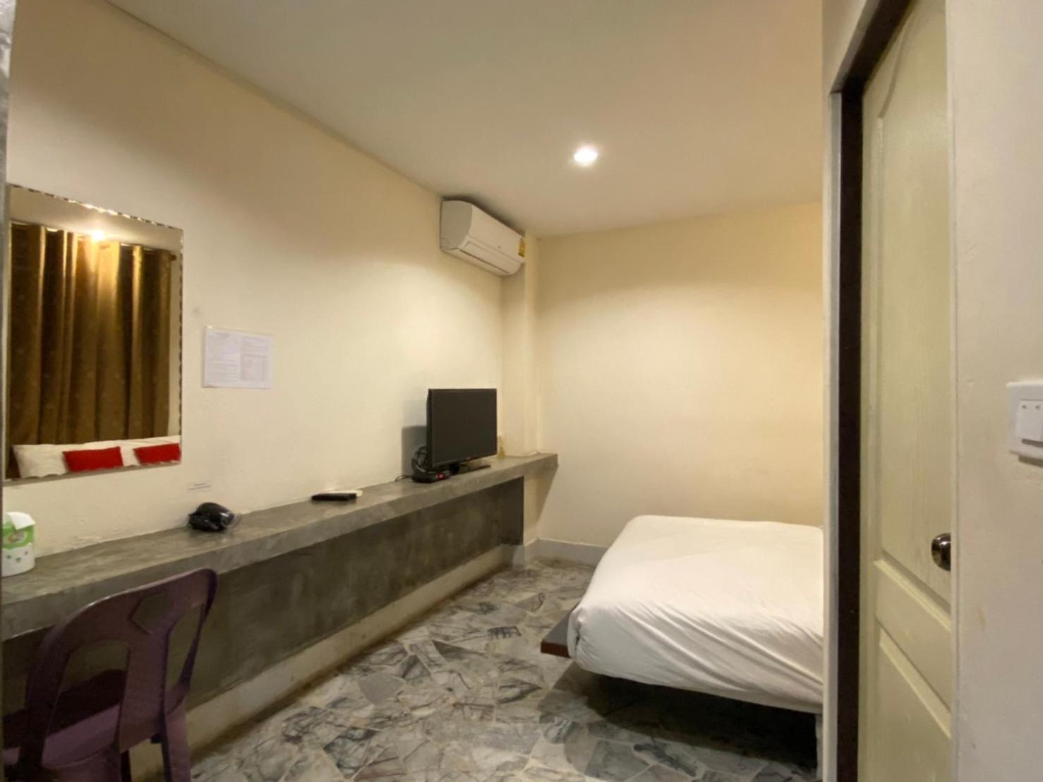Standard Double Room - Photo 17