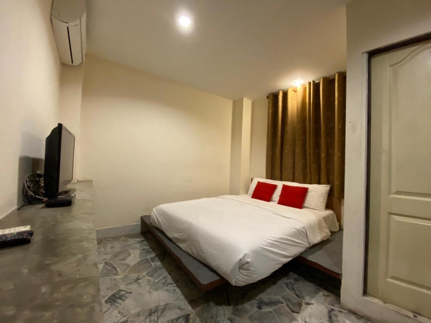 Standard Double Room - Photo 15