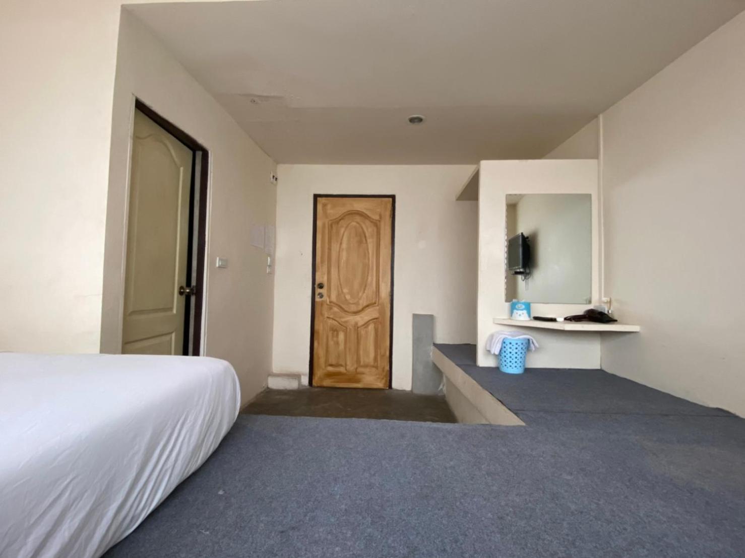 Standard Double Room - Photo 13