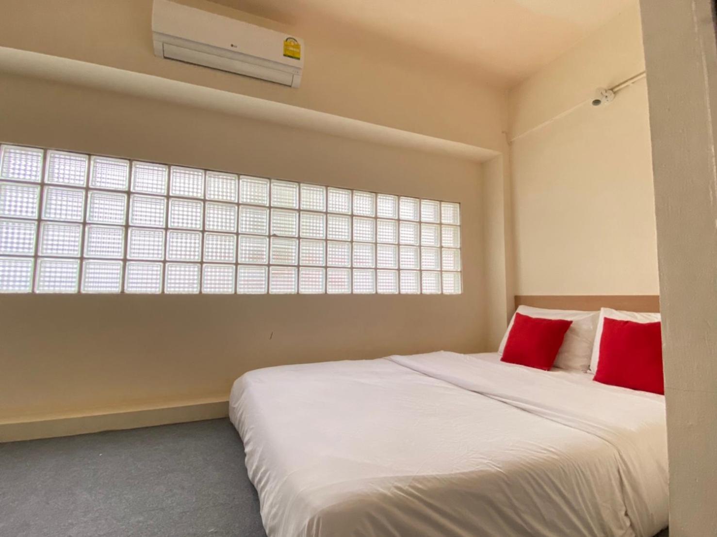 Standard Double Room - Photo 9