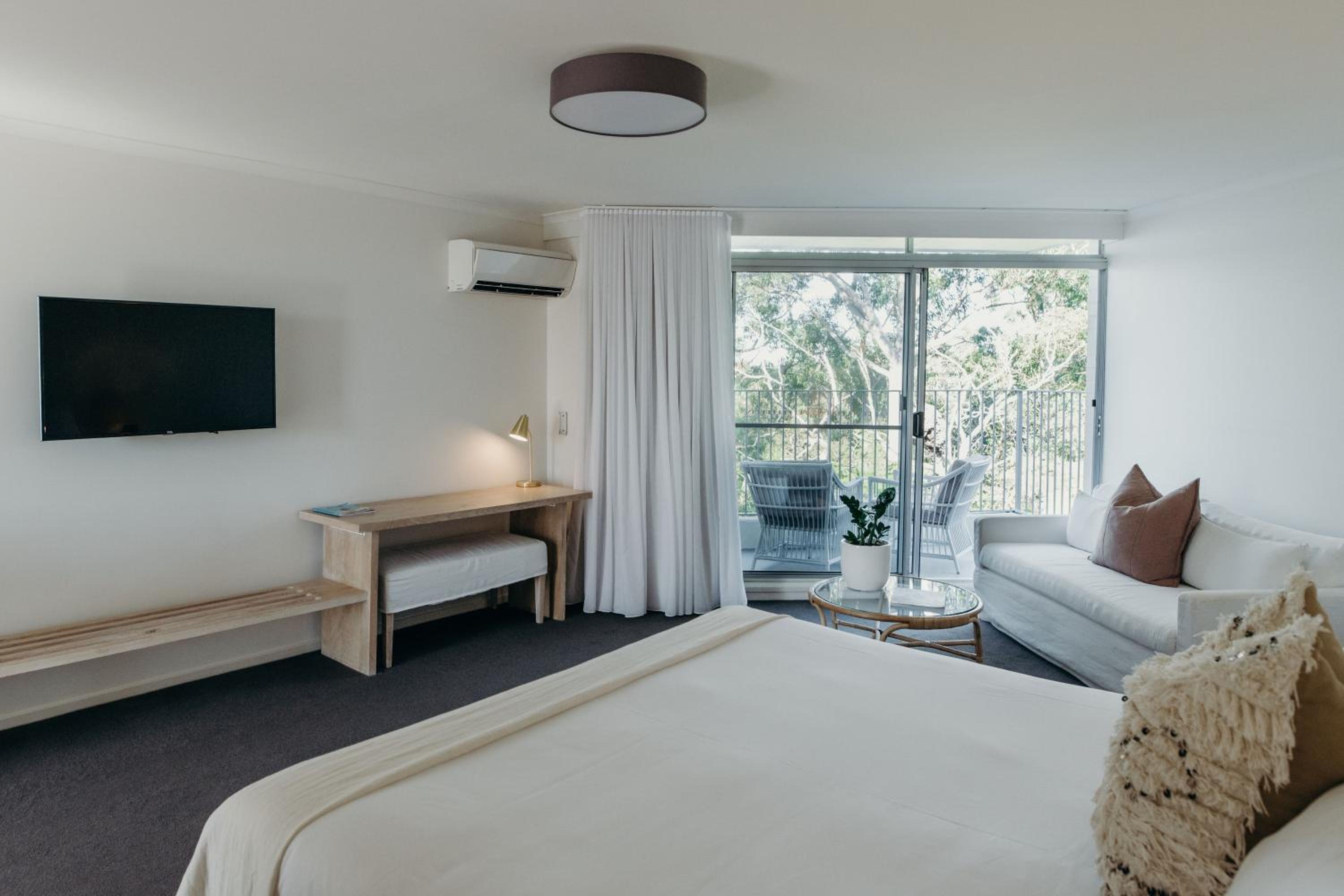 Double or Twin Room with Garden View - Photo 4