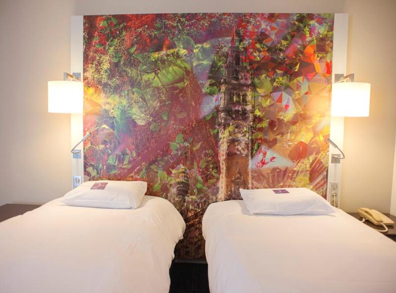 Standard room with 2 Single size beds