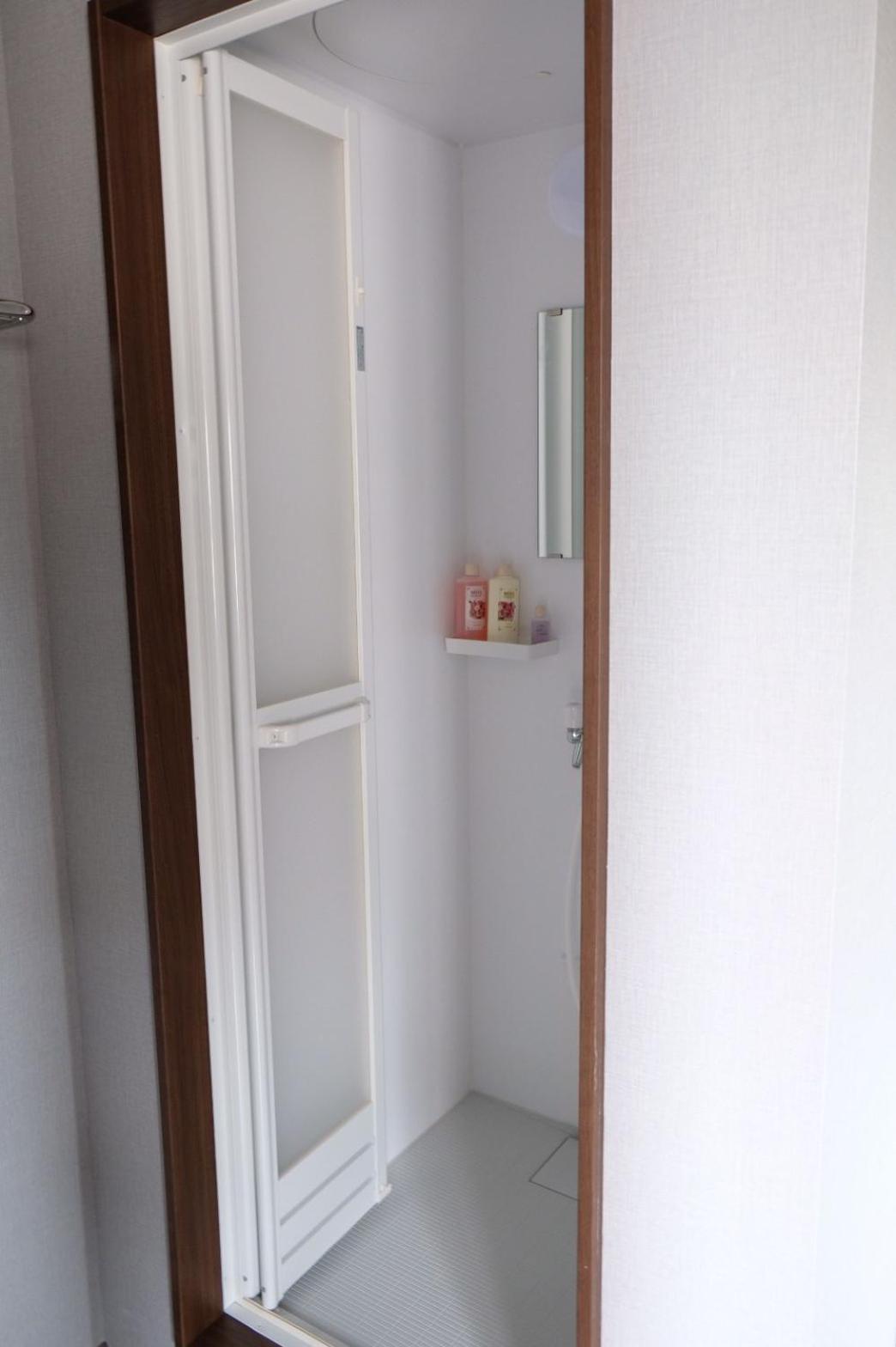 Twin Room with Shower - Photo 4