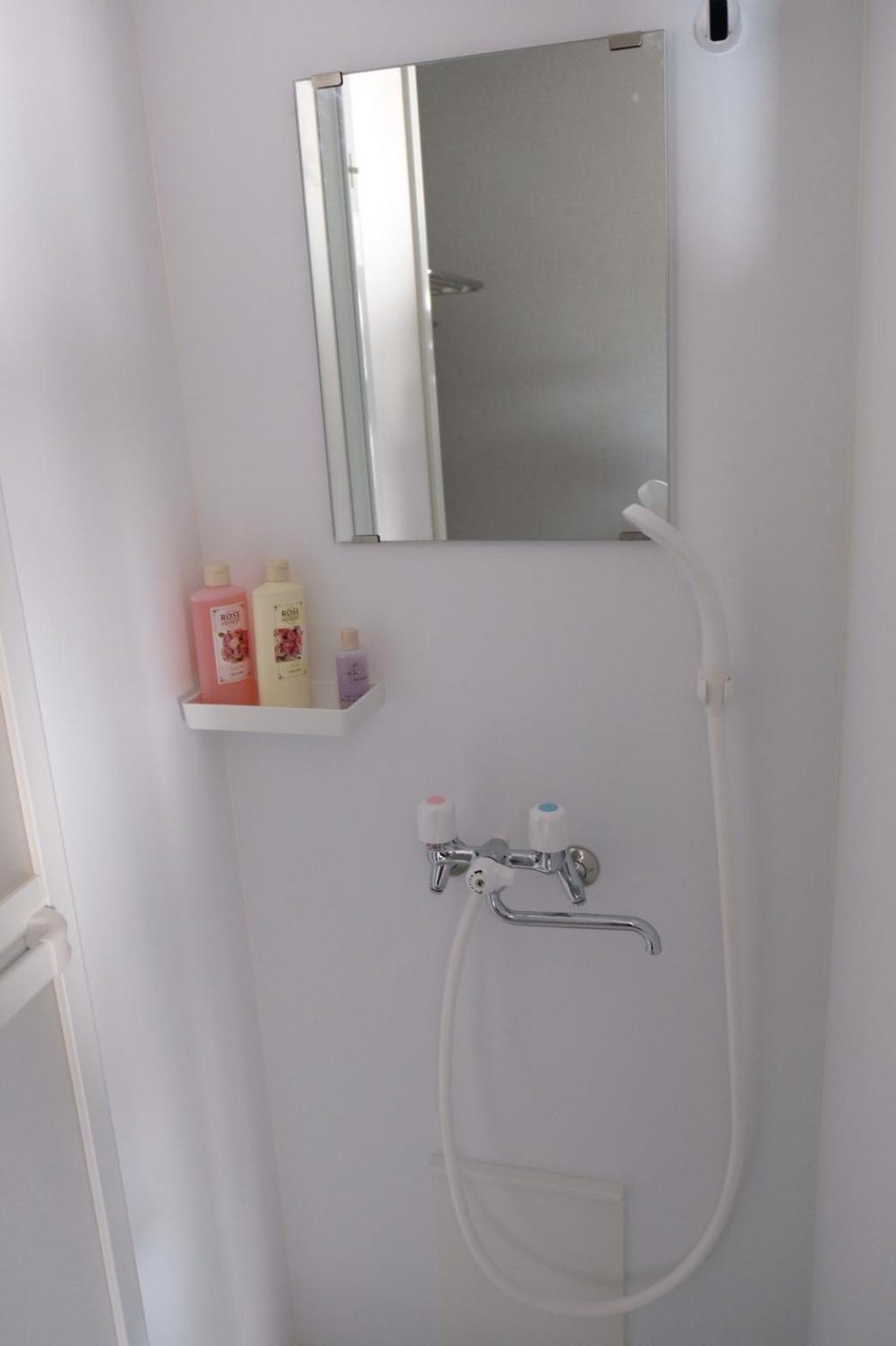 Twin Room with Shower - Photo 3