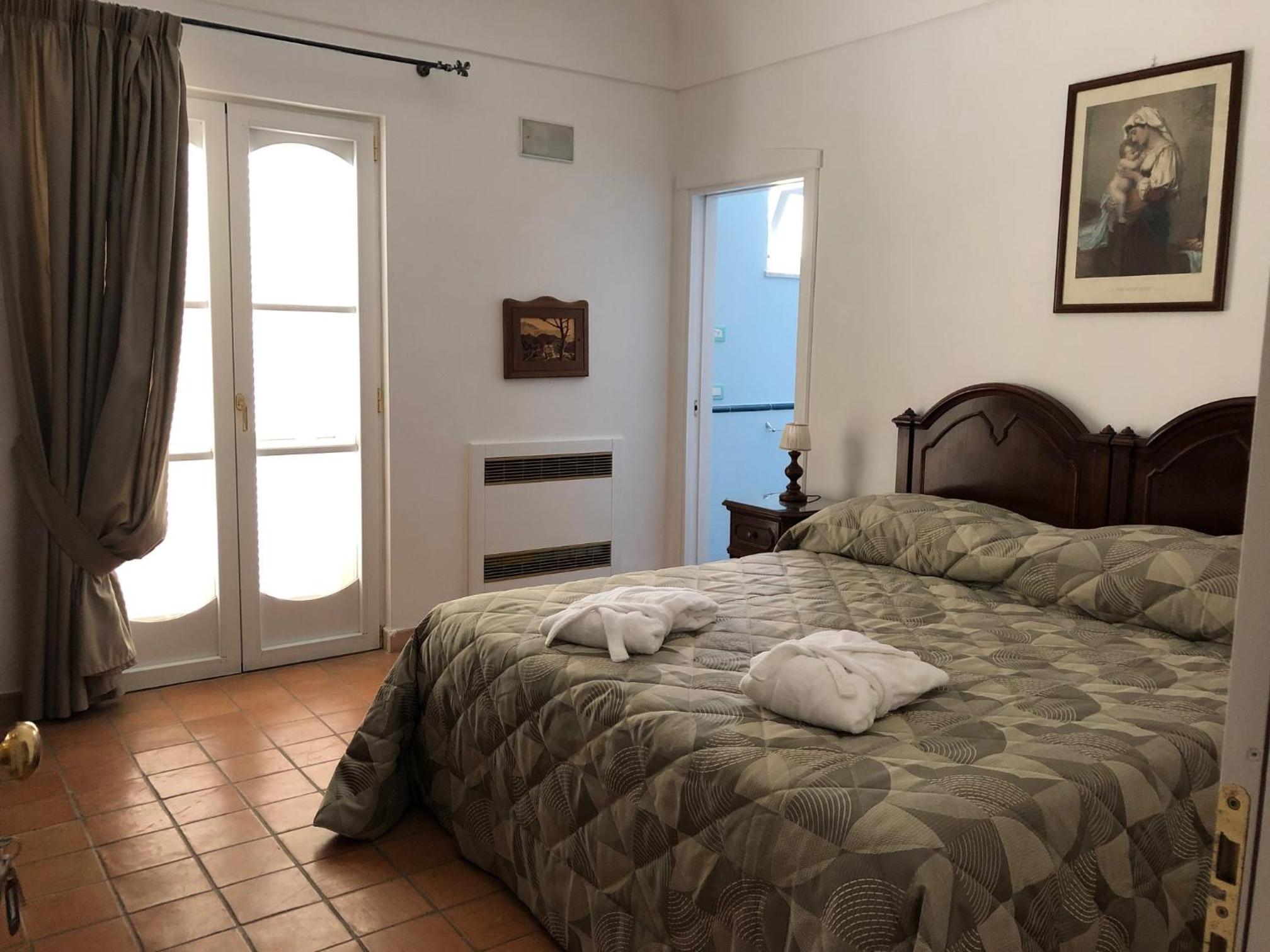 Double Room - Photo 2