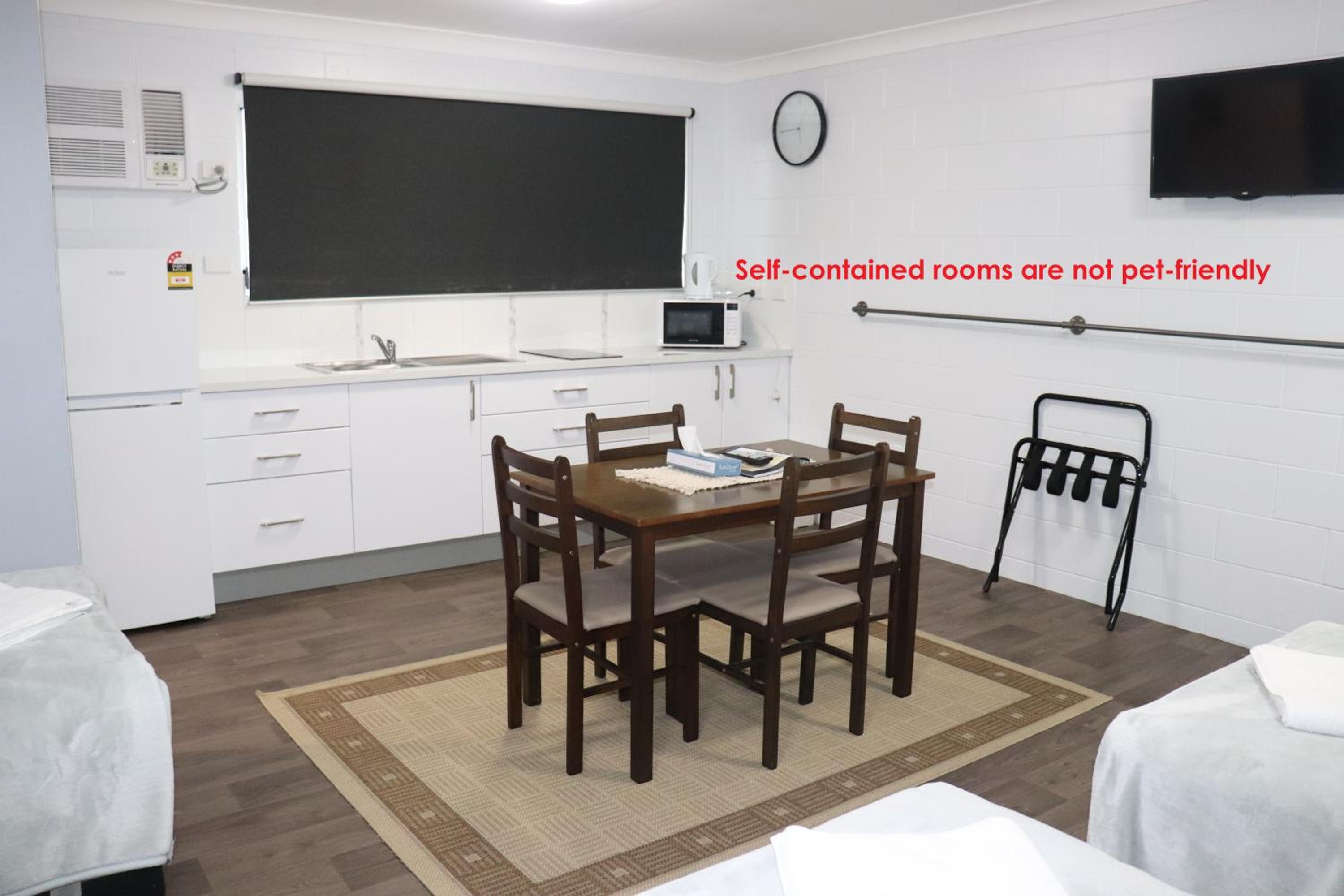 Family Room with Kitchenette - Upstairs - Photo 2