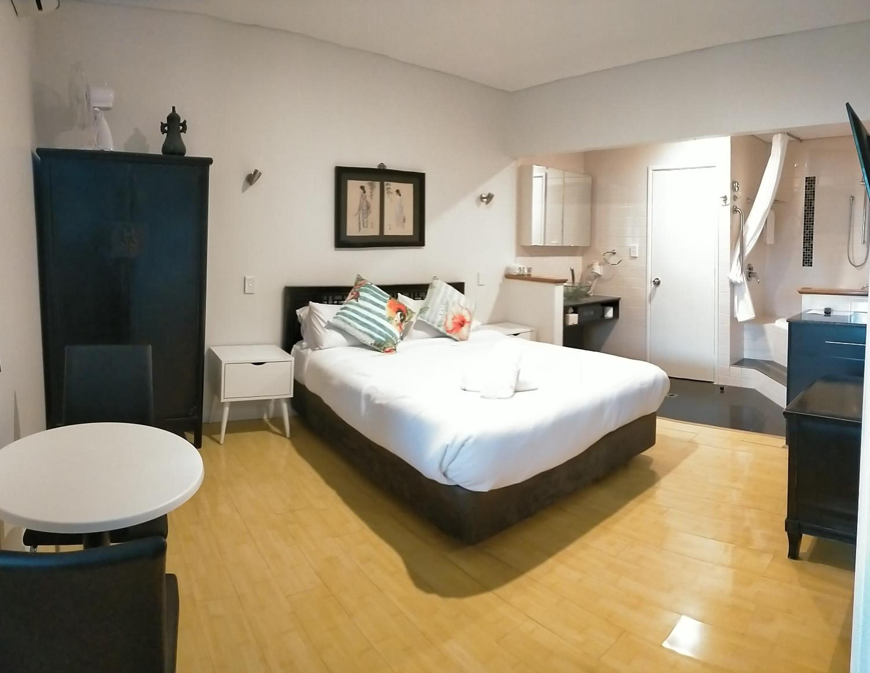 Queen Room with Spa Bath photo 1