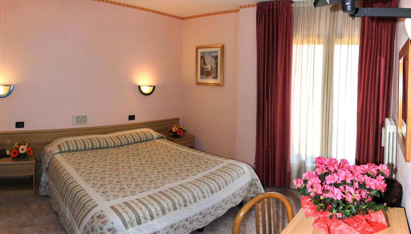 Double or Twin Room - Photo 3