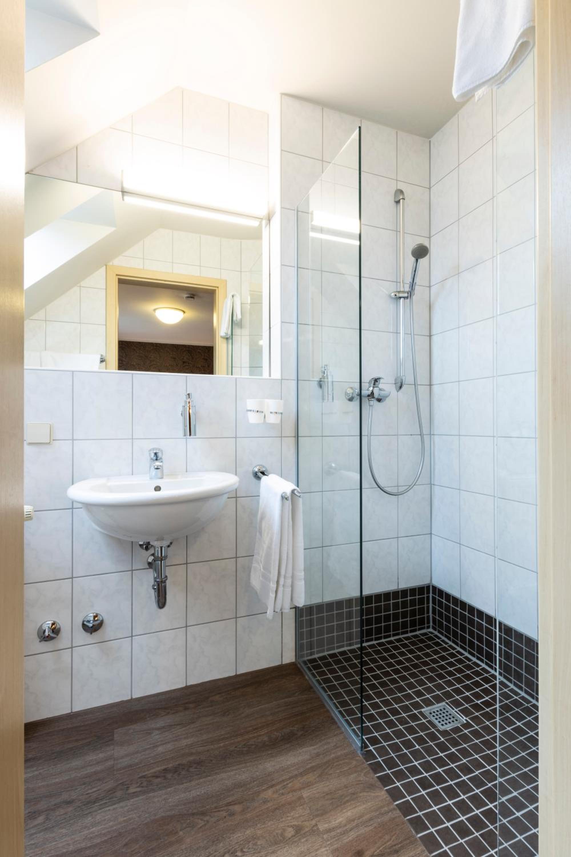 Double Room - Photo 7
