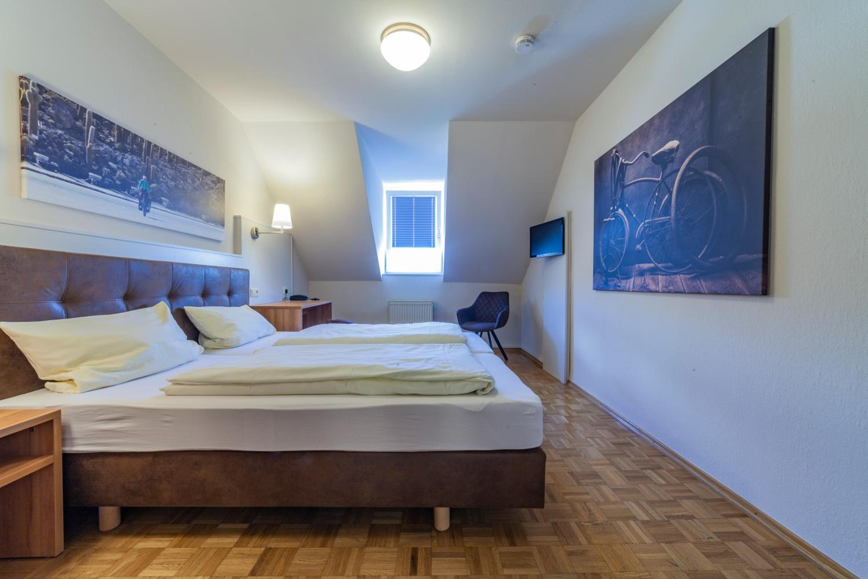Double Room - Photo 8