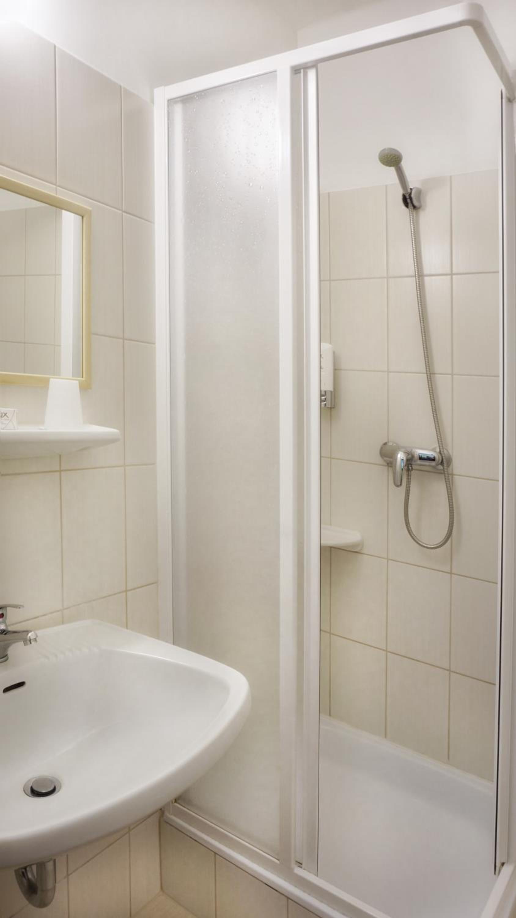 Double Room with Balcony - Photo 2