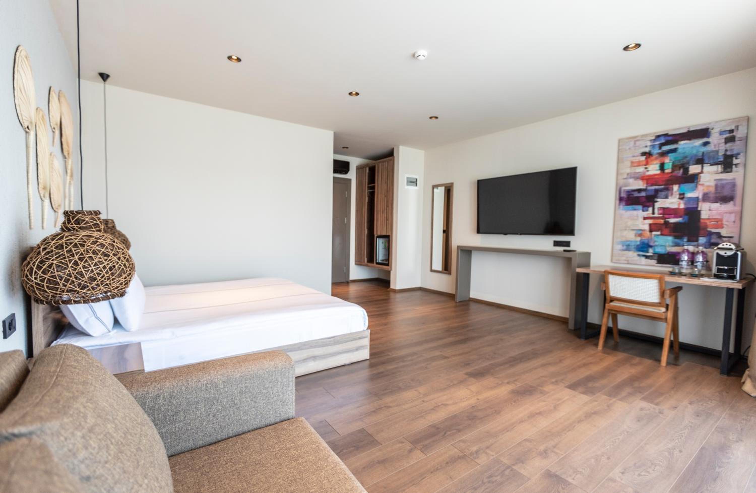 Suite with Sea View - Photo 11