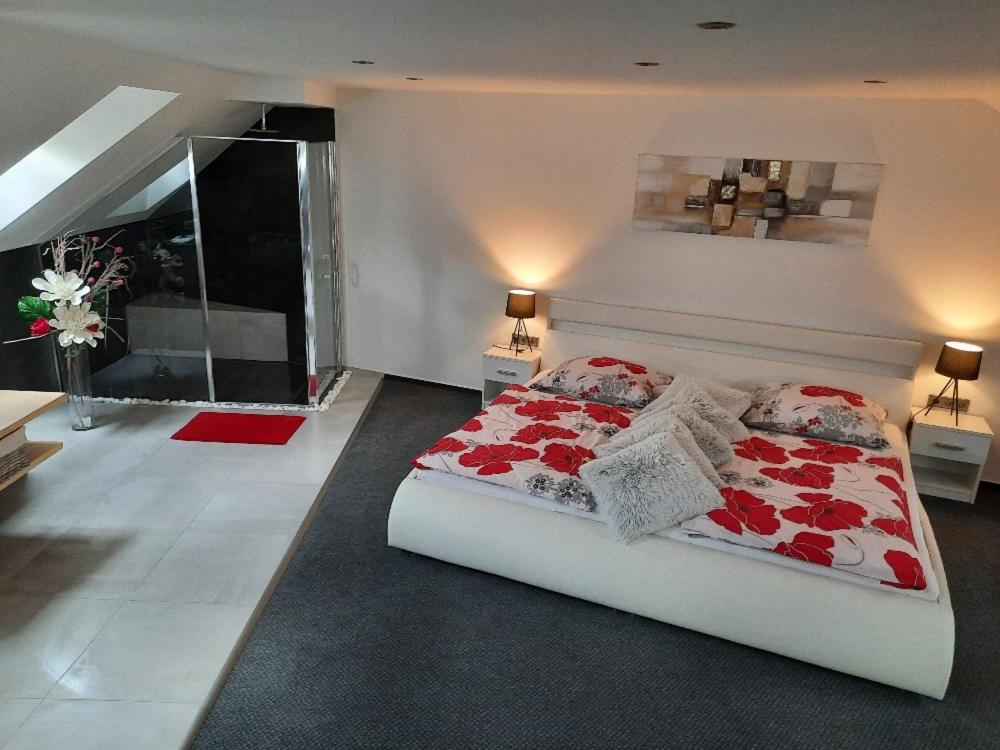 Deluxe Double Room with Bath photo 2