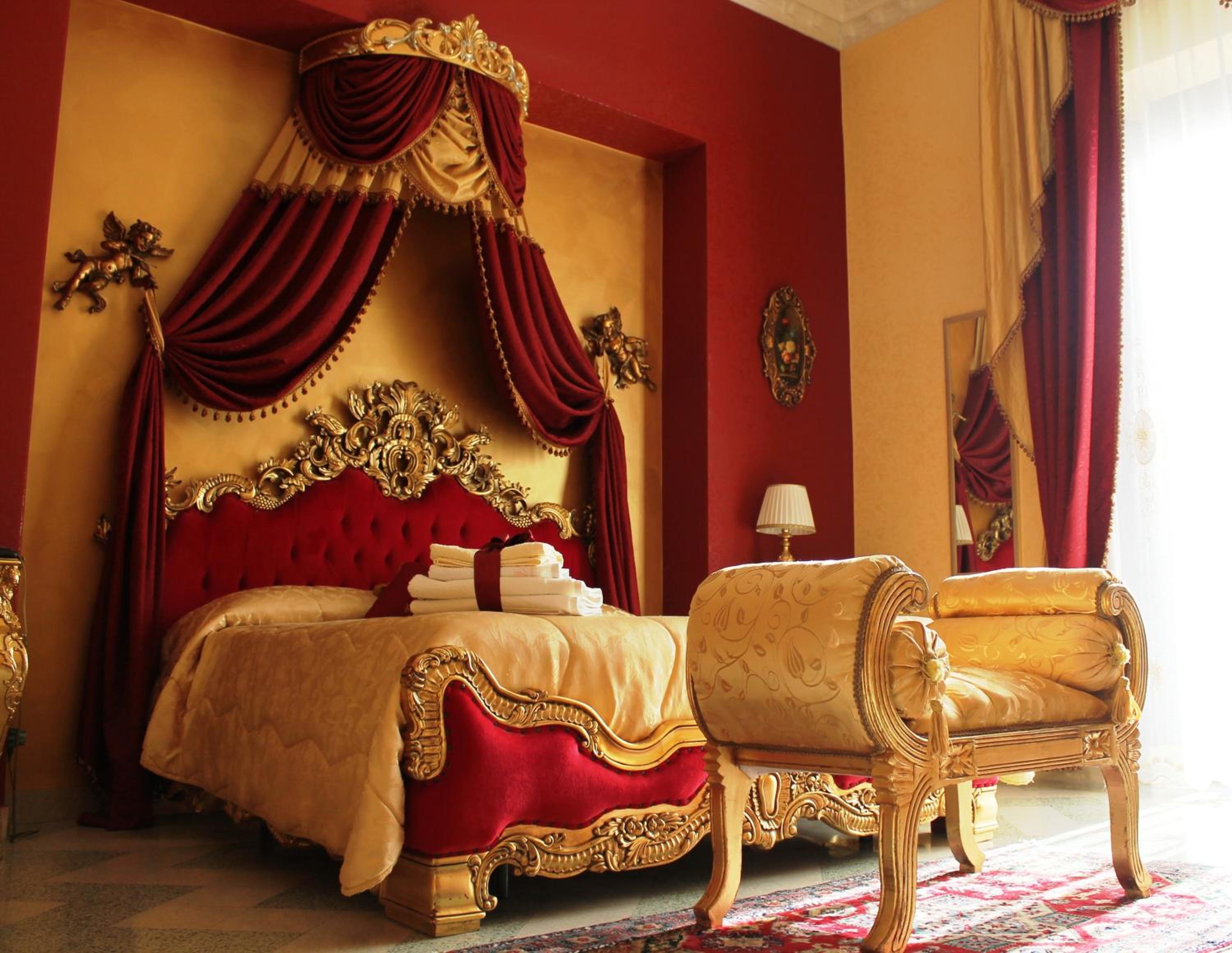 Deluxe Suite with Sea View - Photo 4