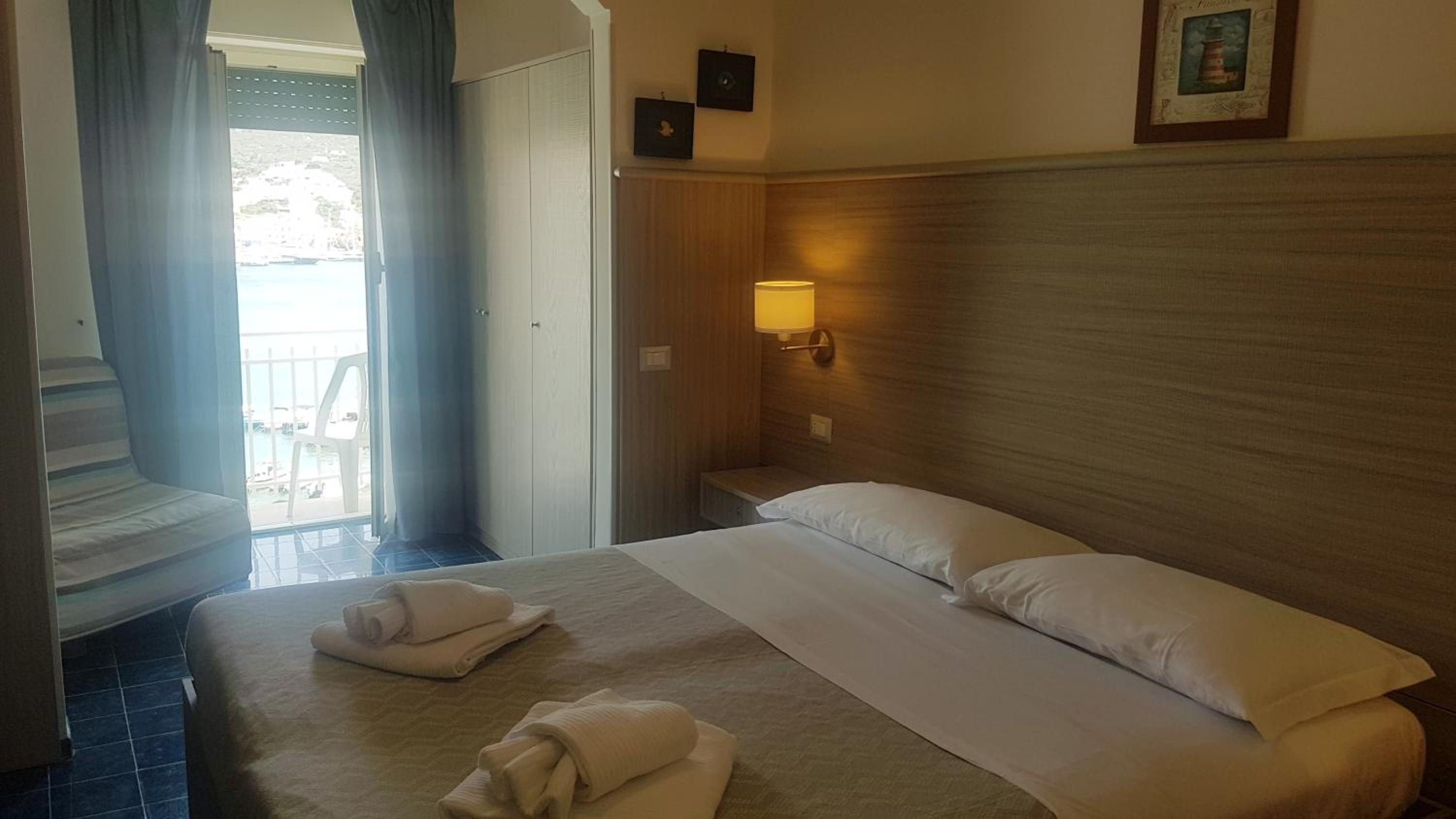 Double Room With Balcony And Sea View photo 2