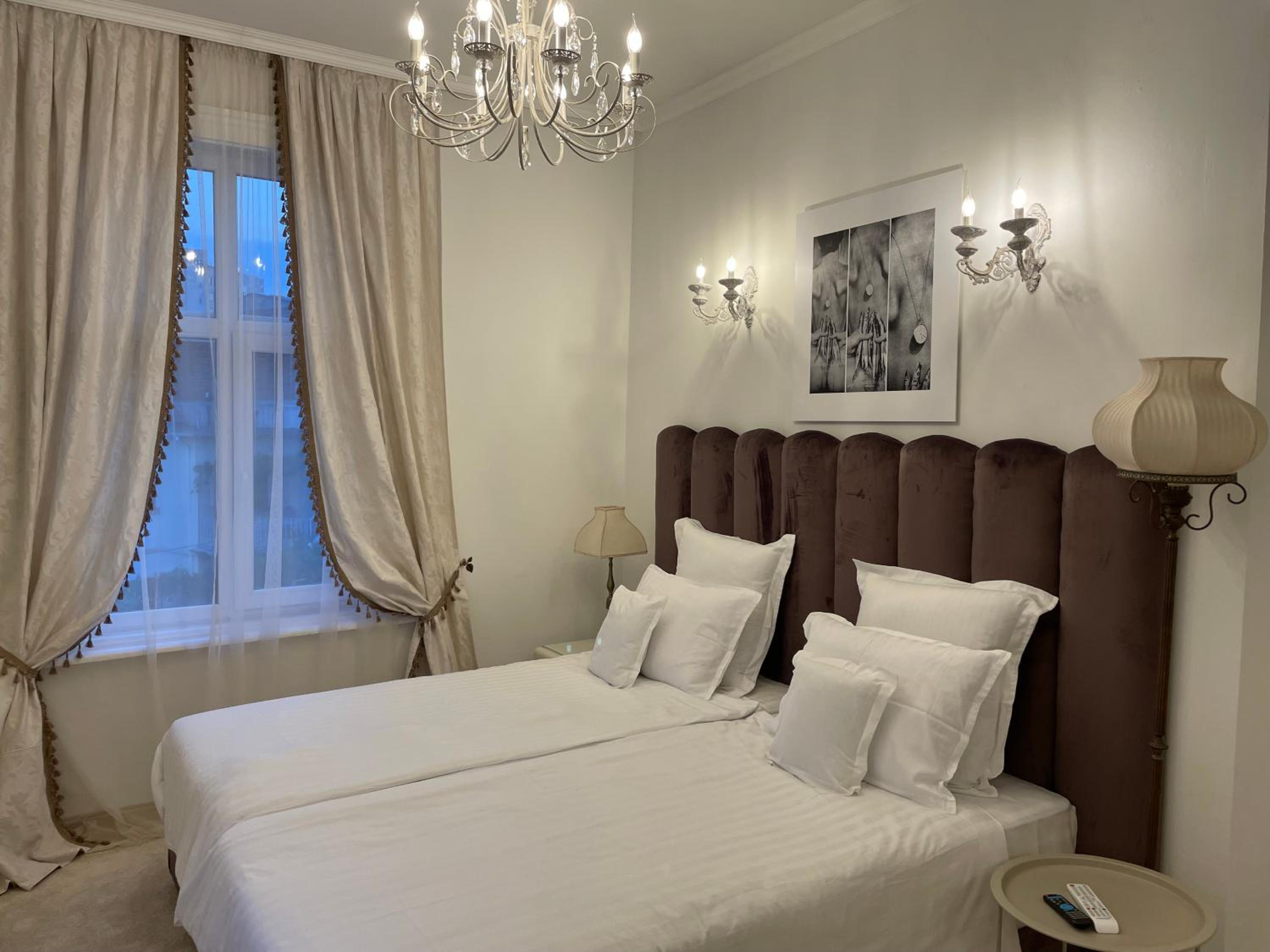 Double or Twin Room with City View photo 2