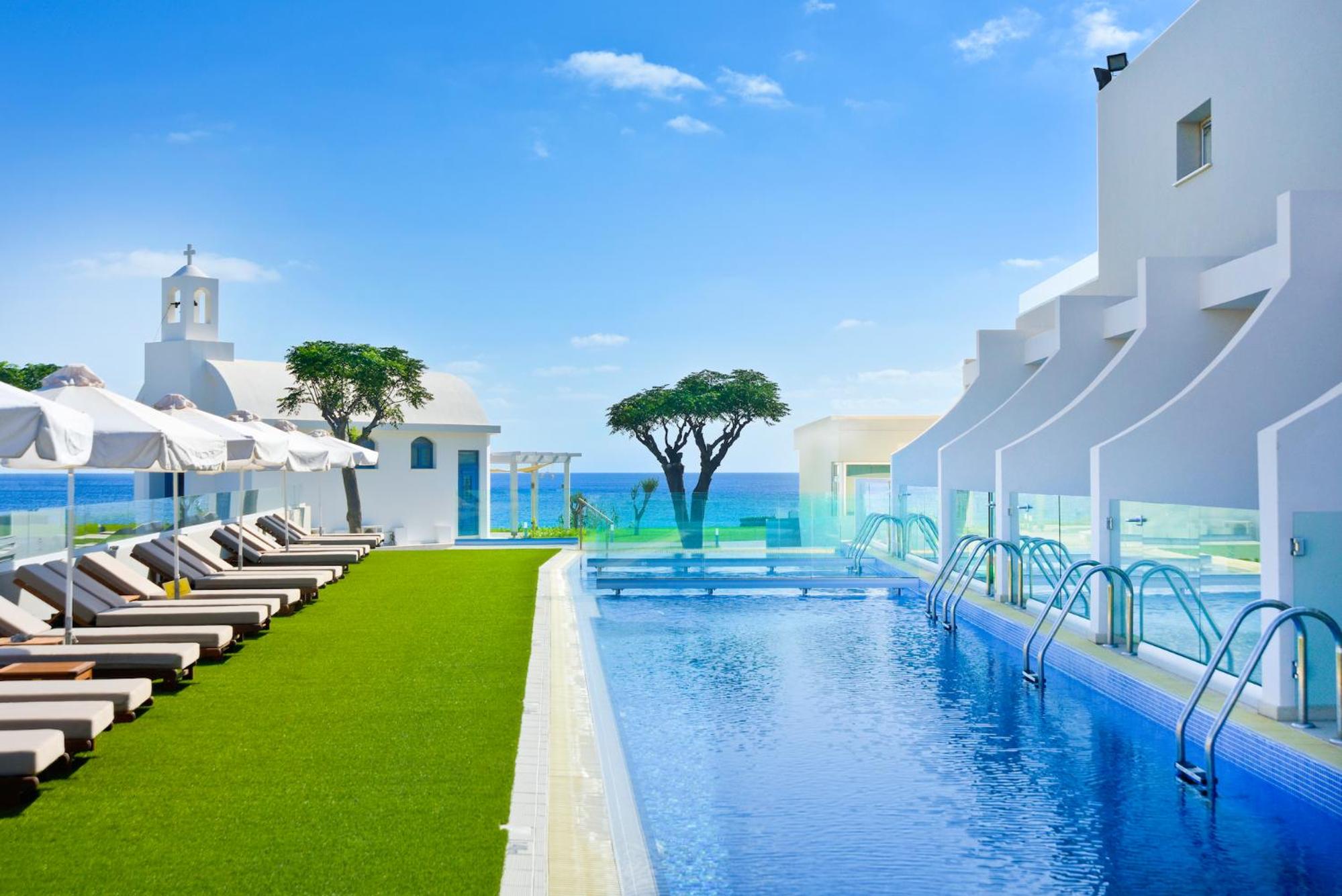 Inland View Superior Room with Swim Up Pool