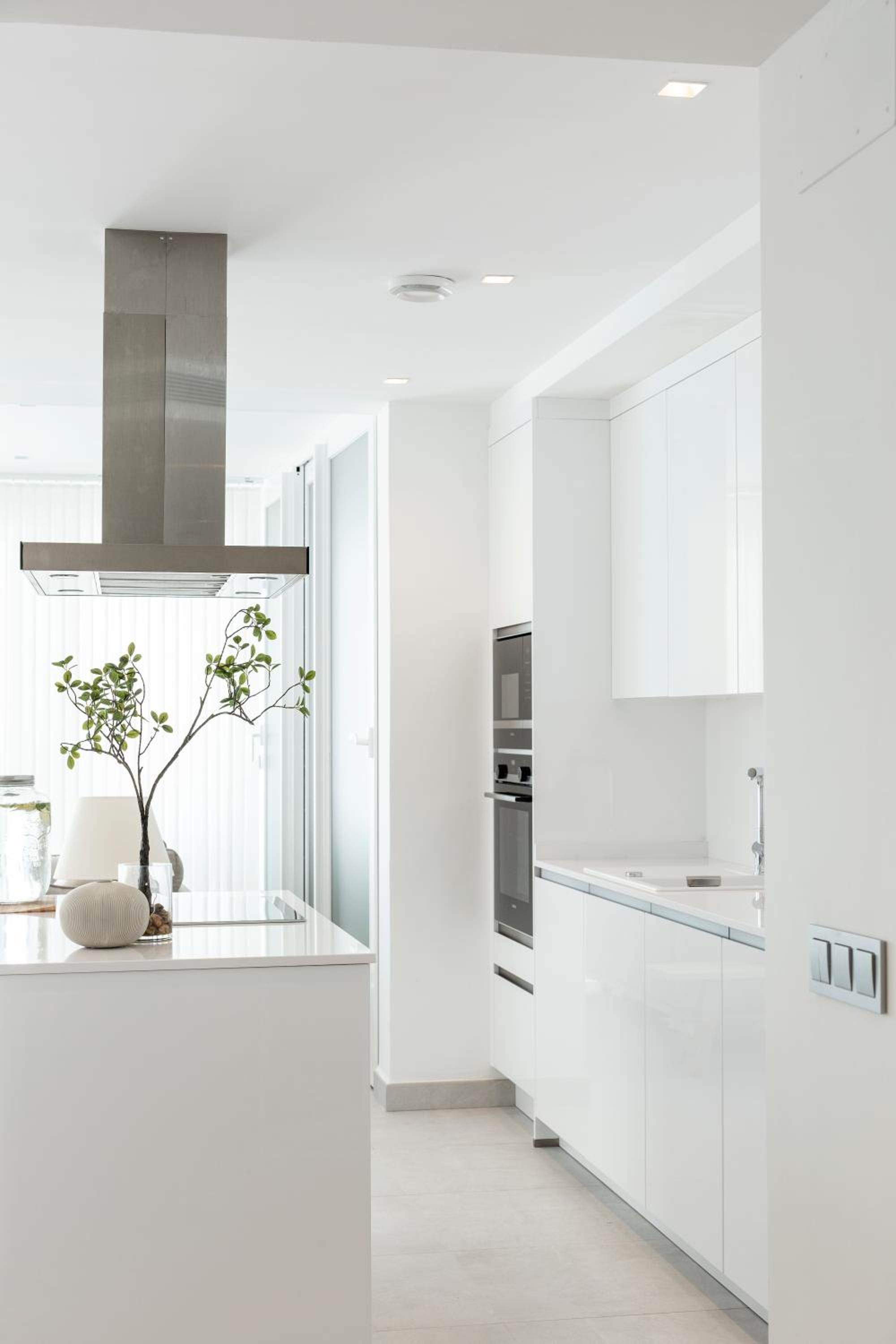 Two-Bedroom Apartment with Sea View - Photo 6