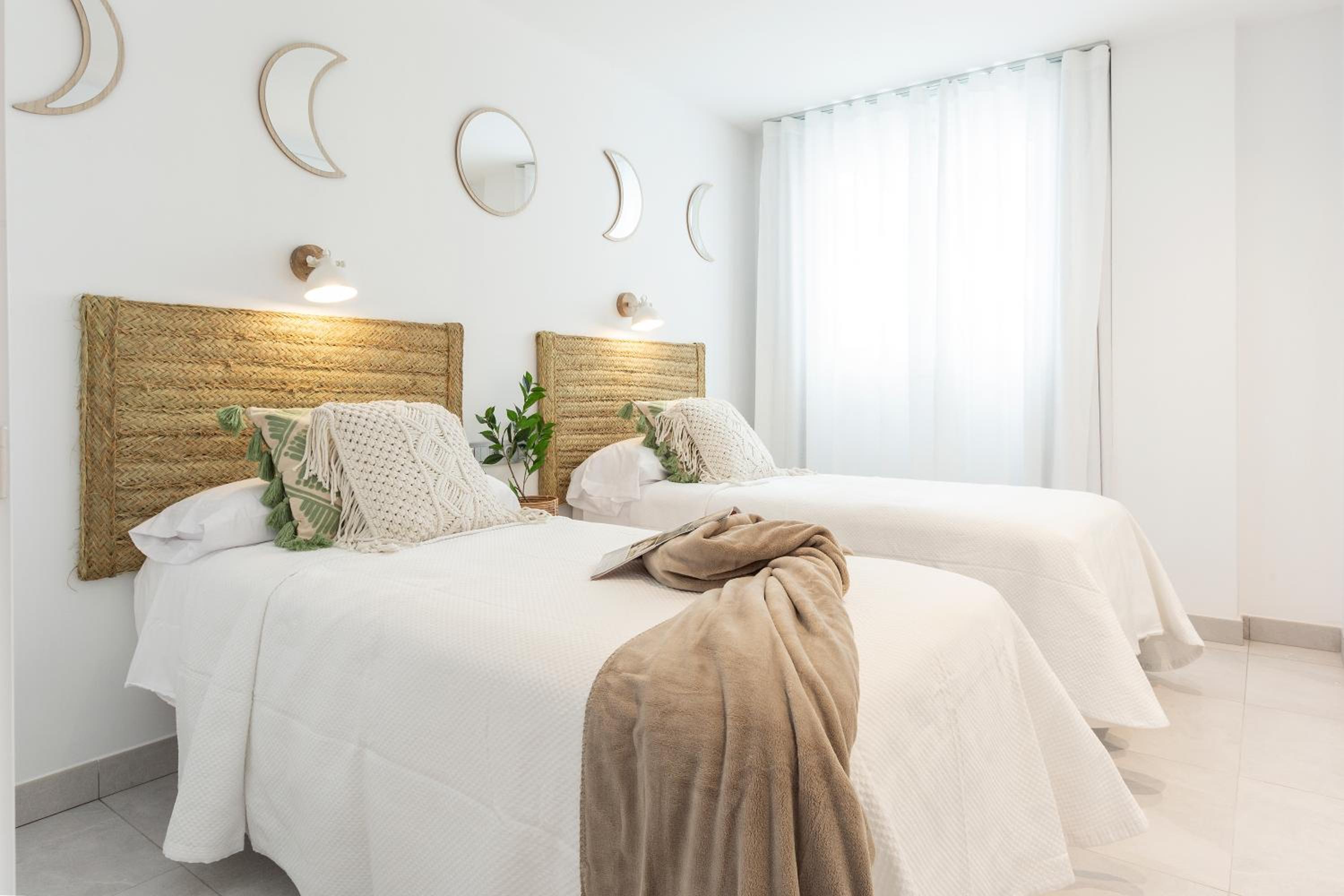 Two-Bedroom Apartment with Sea View - Photo 22