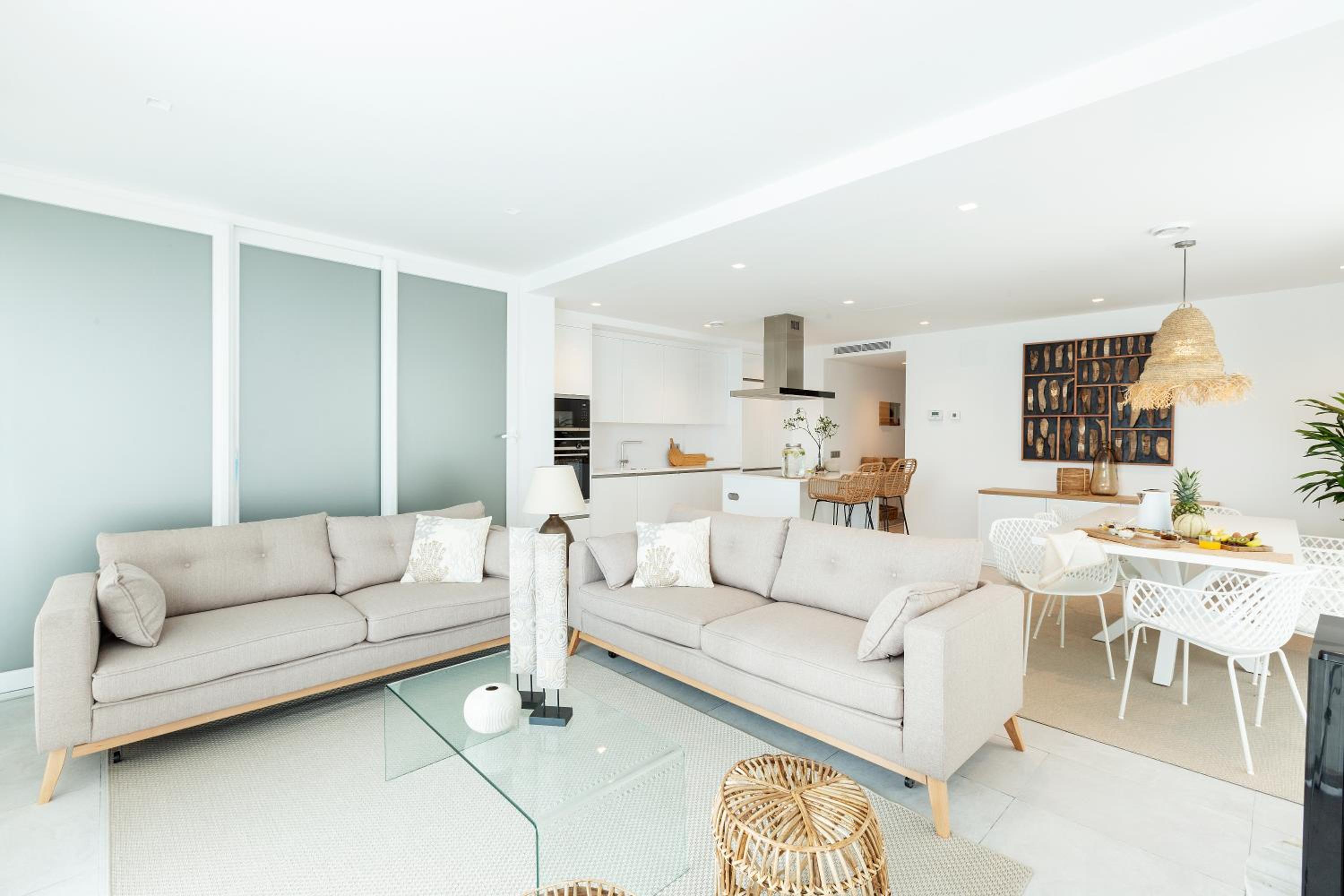 Two-Bedroom Apartment with Sea View - Photo 3
