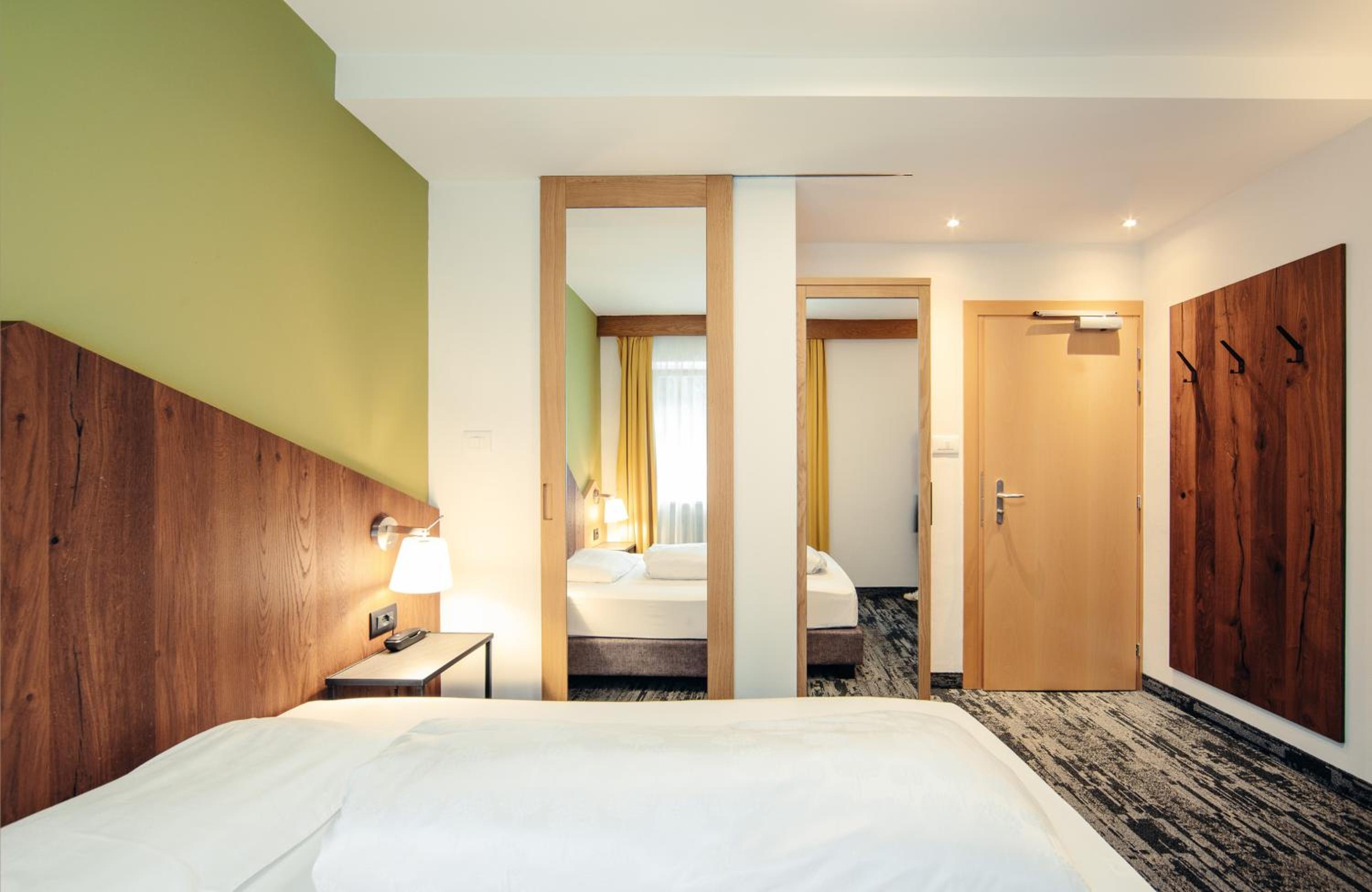 Classic Double Room with Balcony photo 2