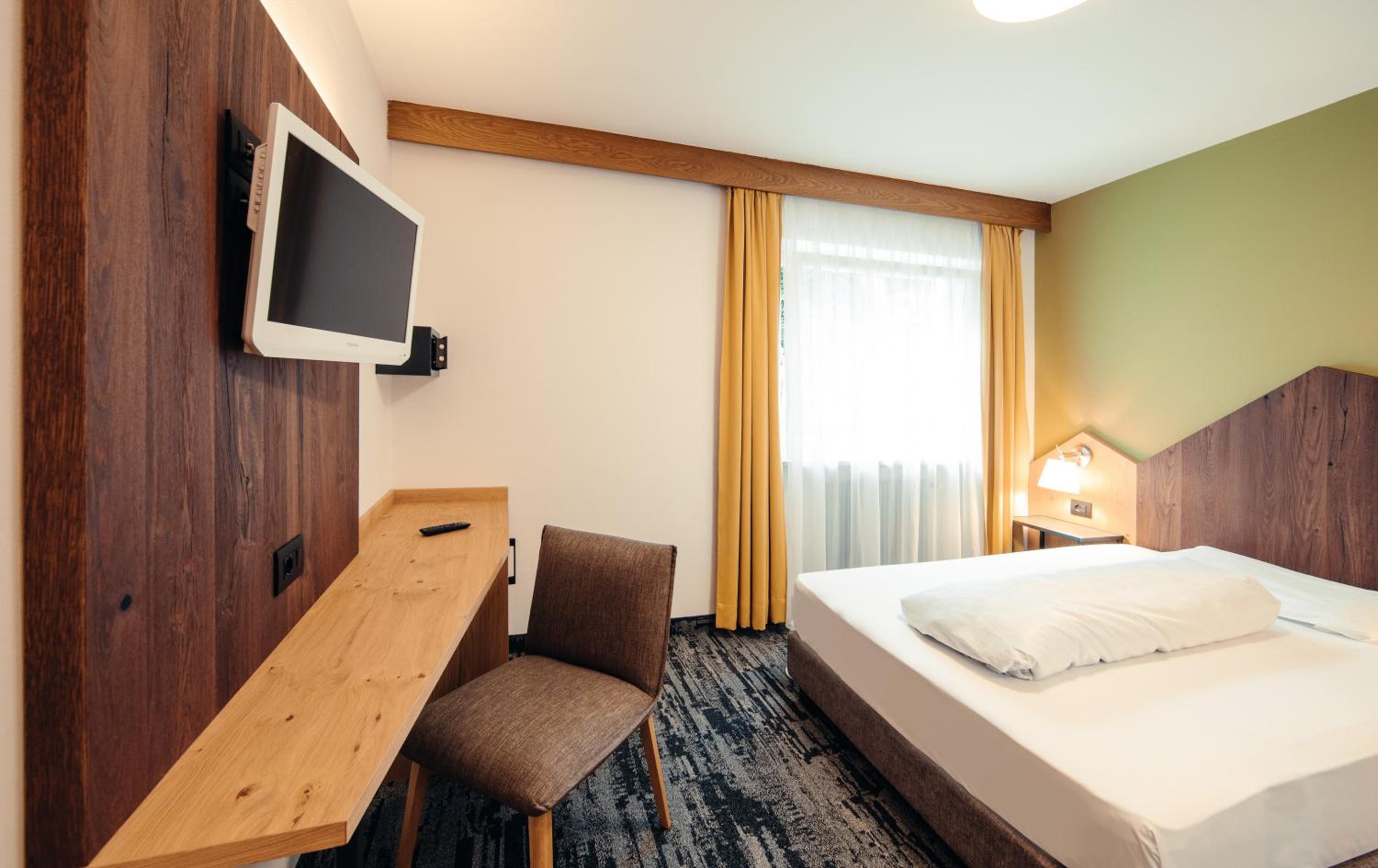 Classic Double Room with Balcony photo 3