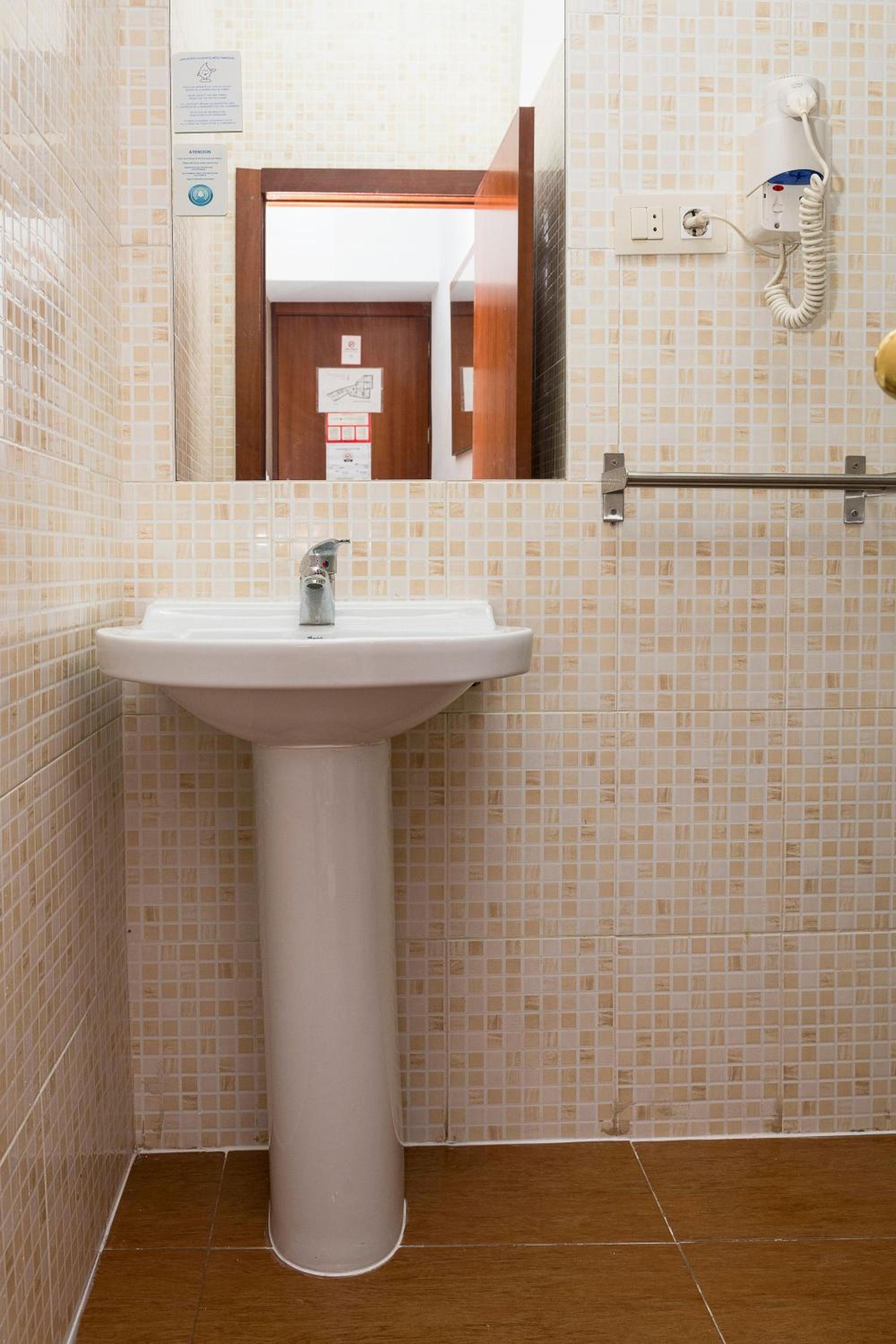 Single Room photo 3