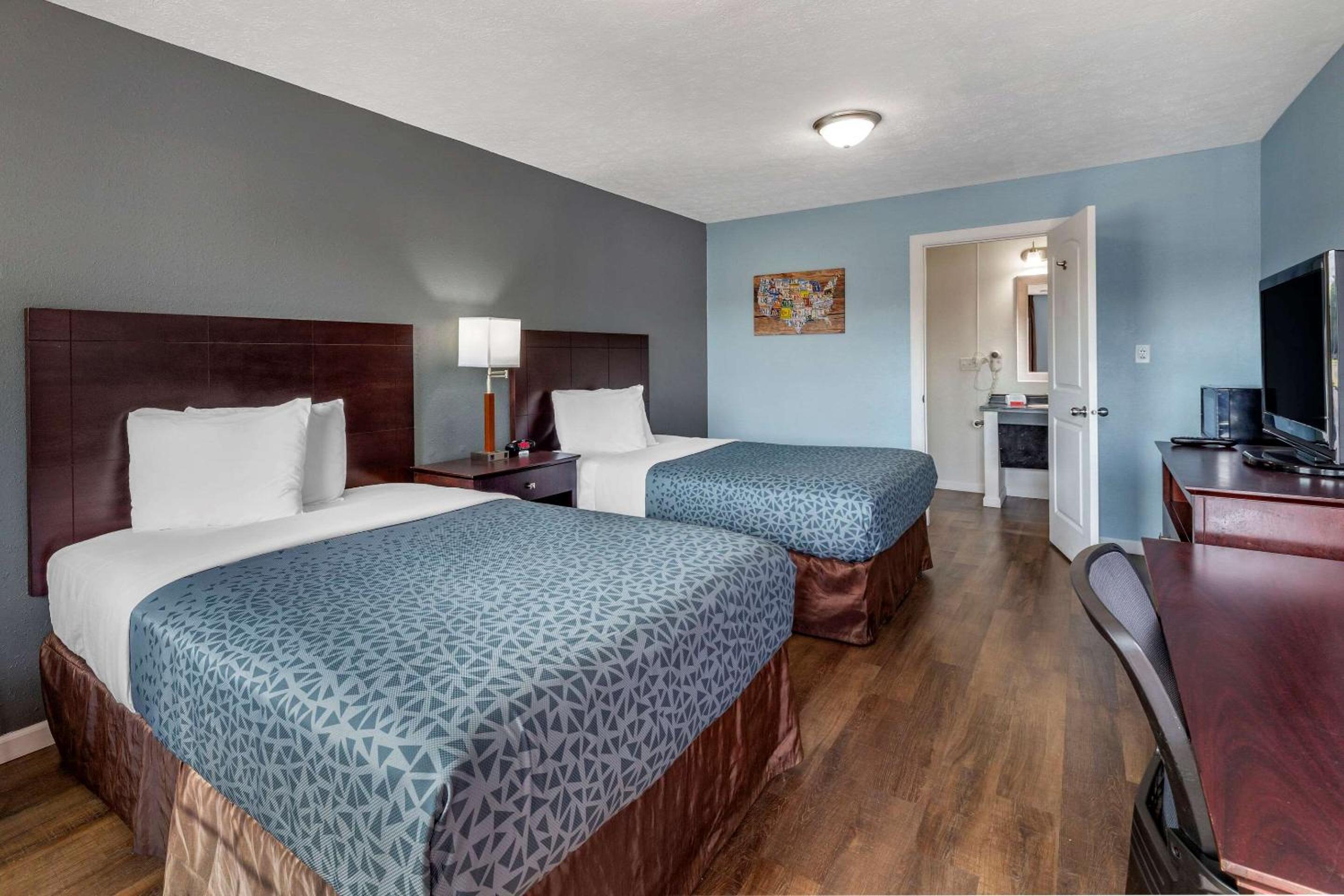 Deluxe Double Room with Two Double Beds - Non-Smoking - Photo 1