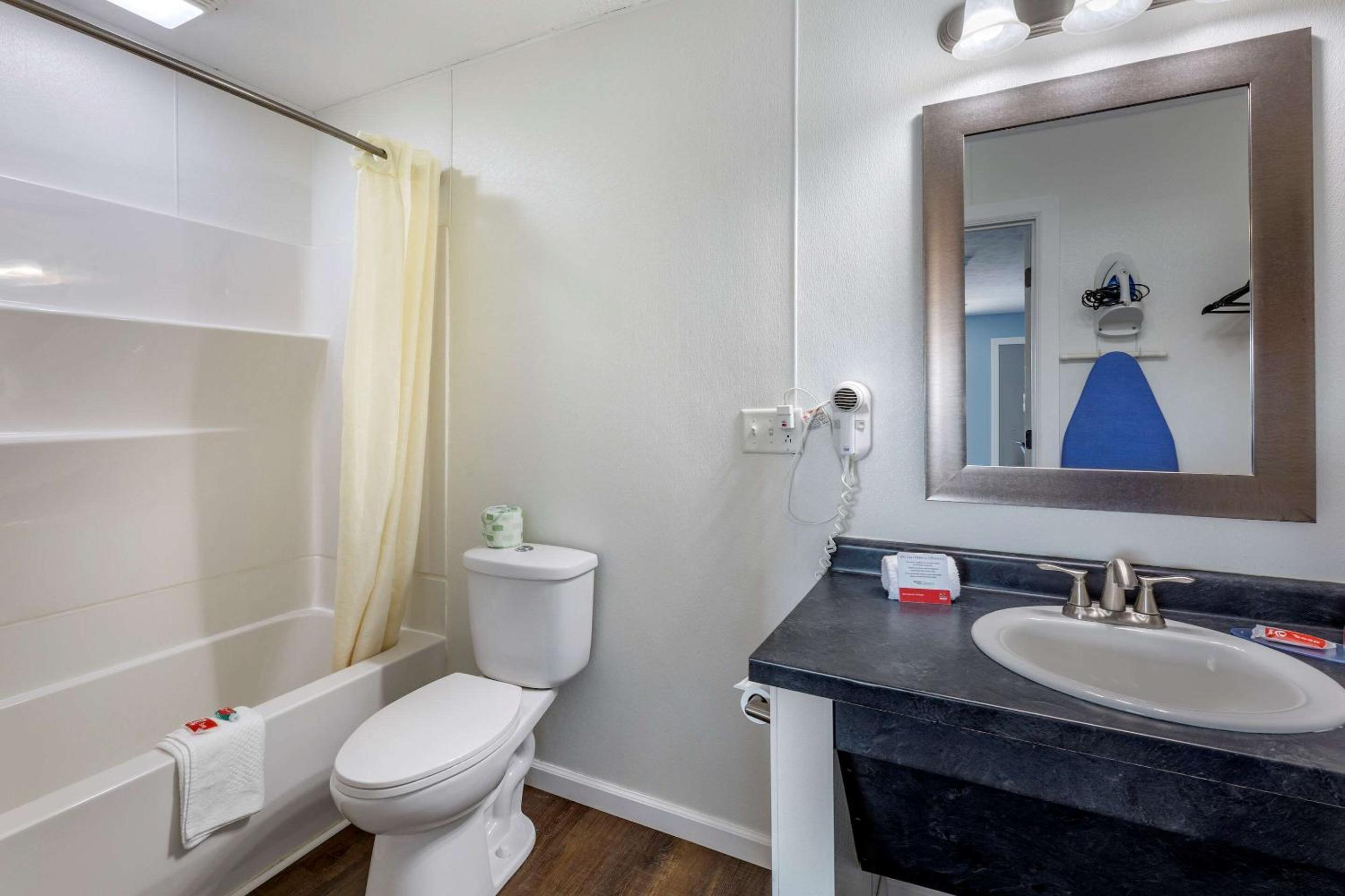 Deluxe Double Room with Two Double Beds - Non-Smoking - Photo 3