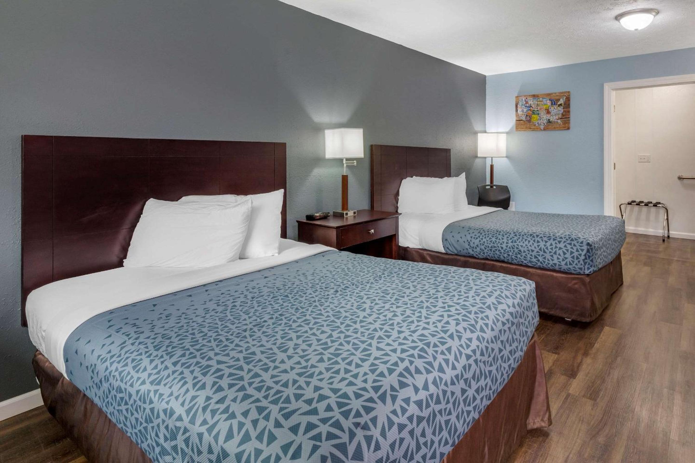 Deluxe Double Room with Two Double Beds - Non-Smoking - Photo 4