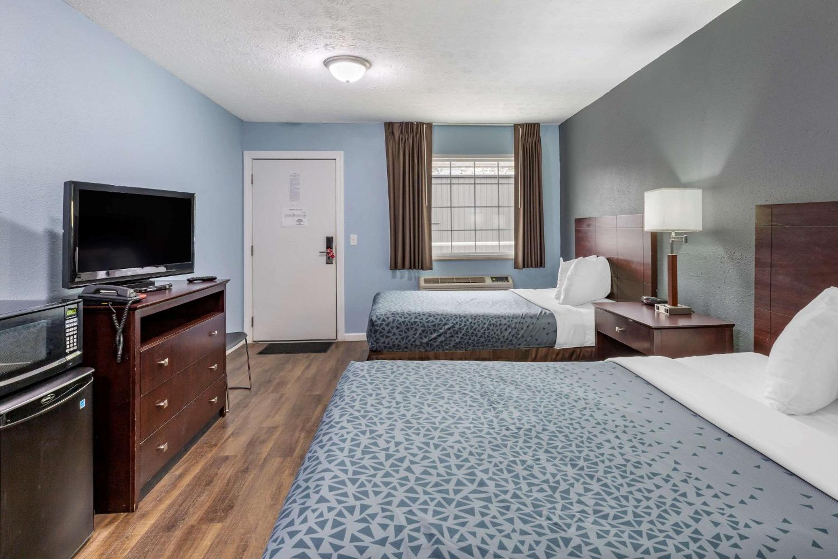 Deluxe Double Room with Two Double Beds - Non-Smoking - Photo 6