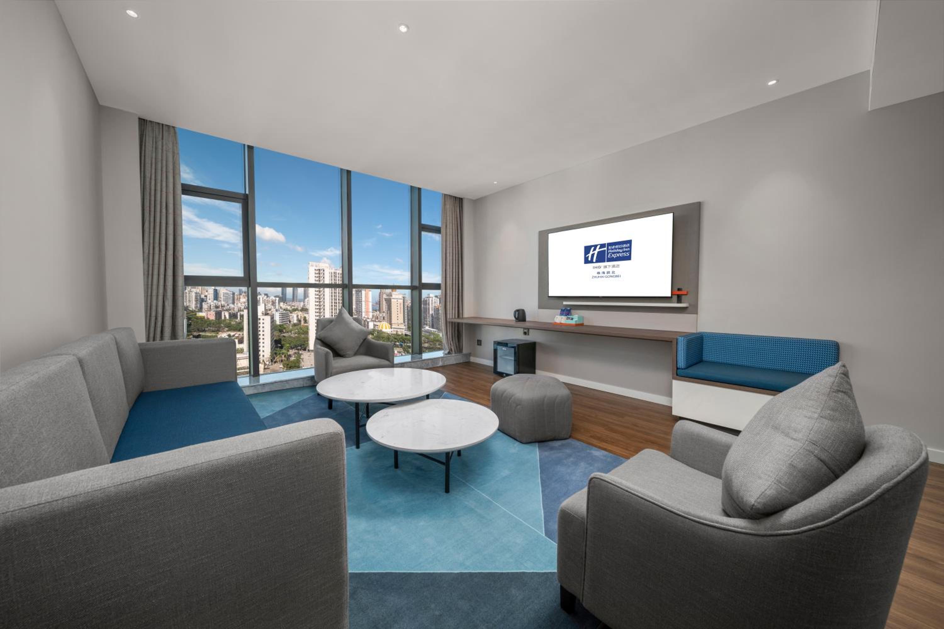 King Suite - Photo 3