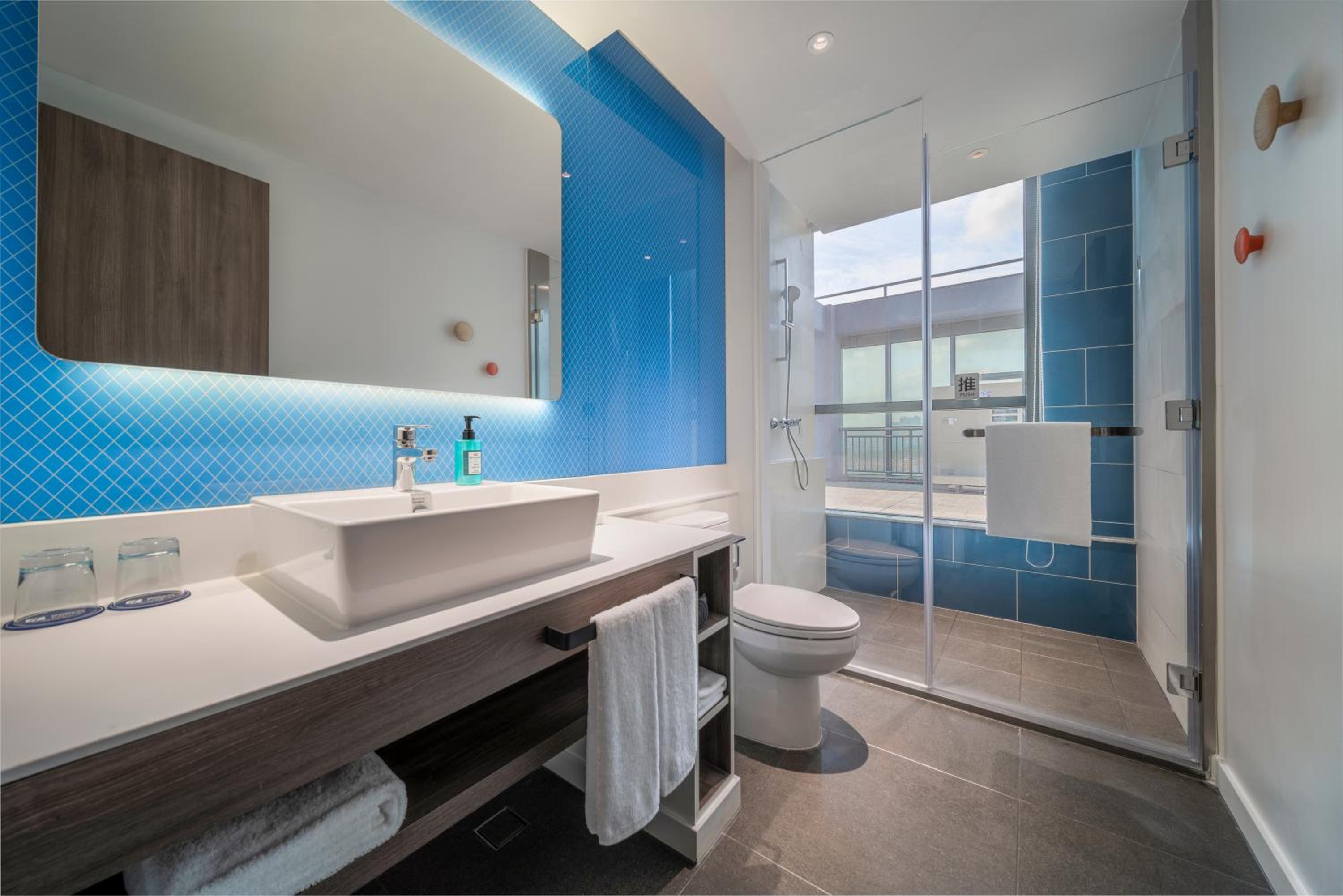 King Suite - Photo 2