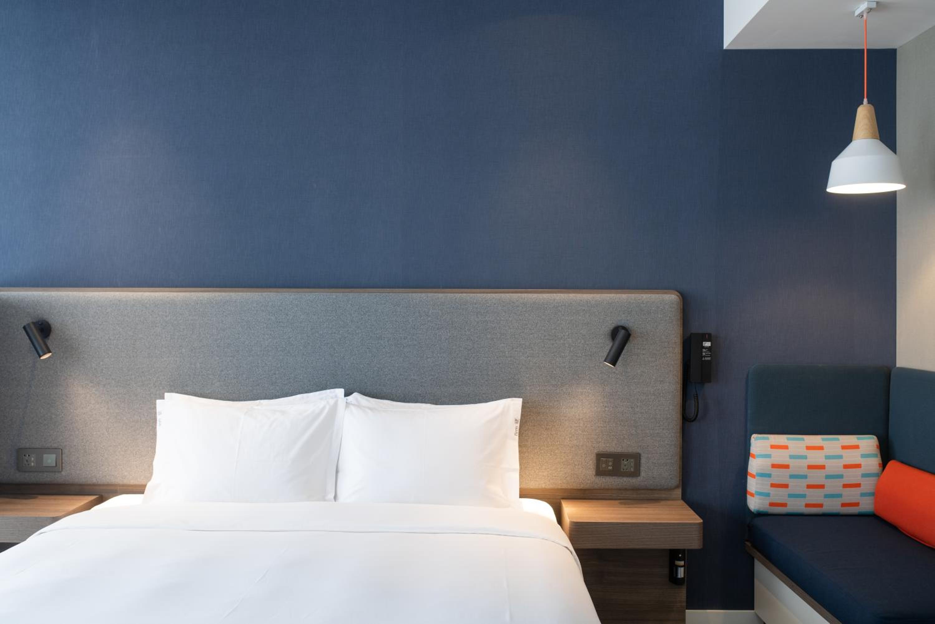 Standard King Room with City View - Photo 1