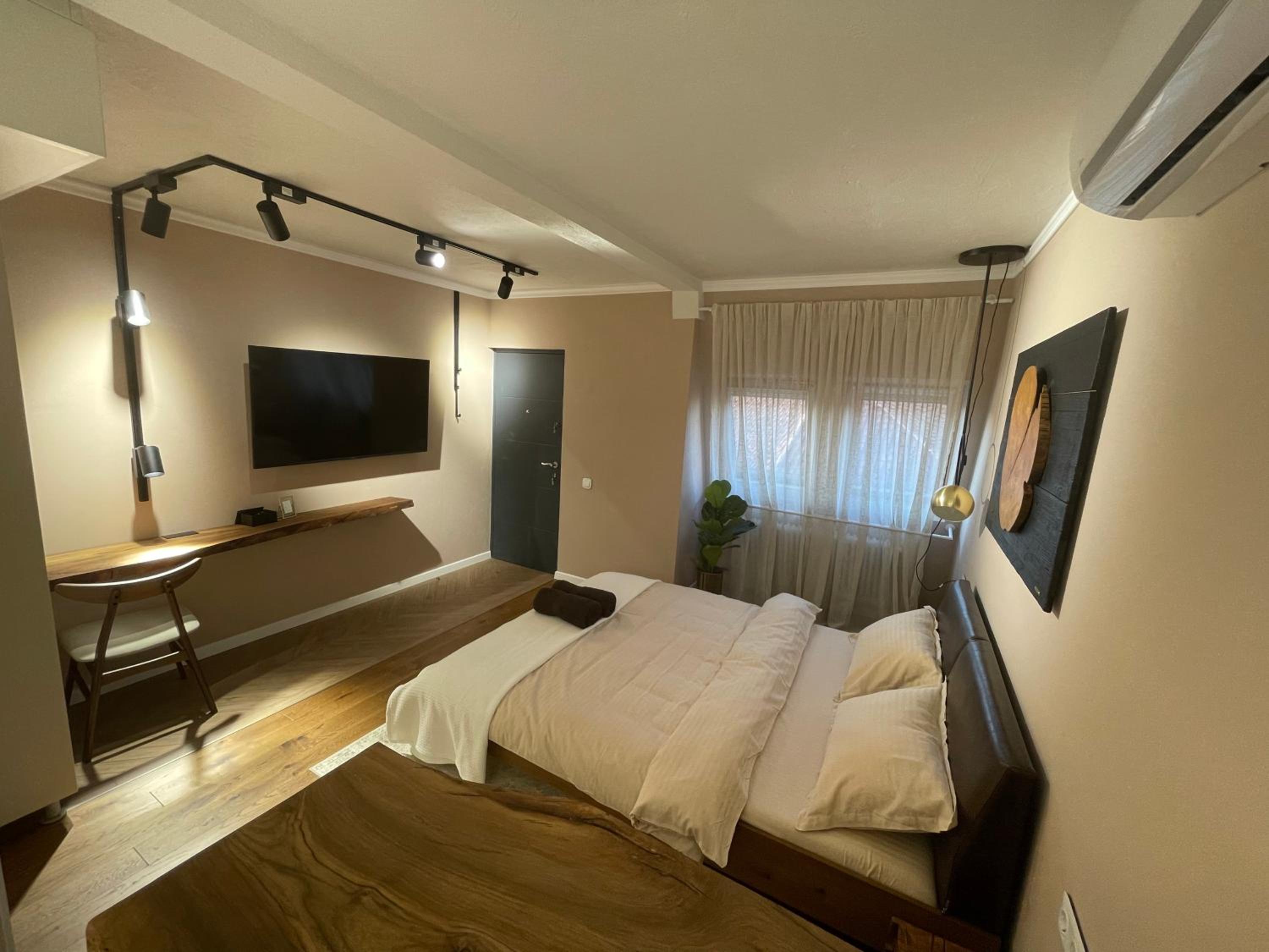 One-Bedroom Apartment - Photo 15