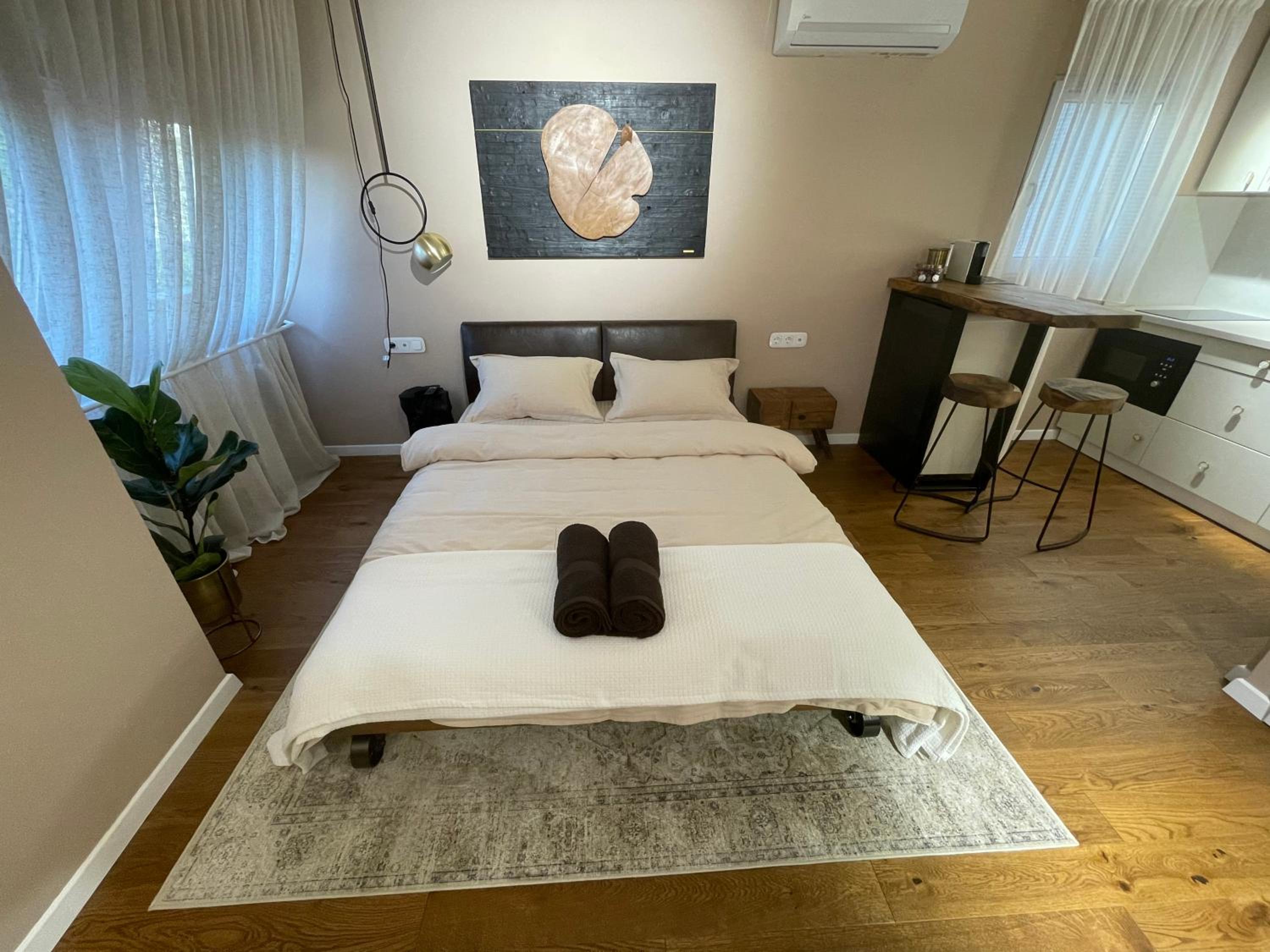 One-Bedroom Apartment - Photo 13