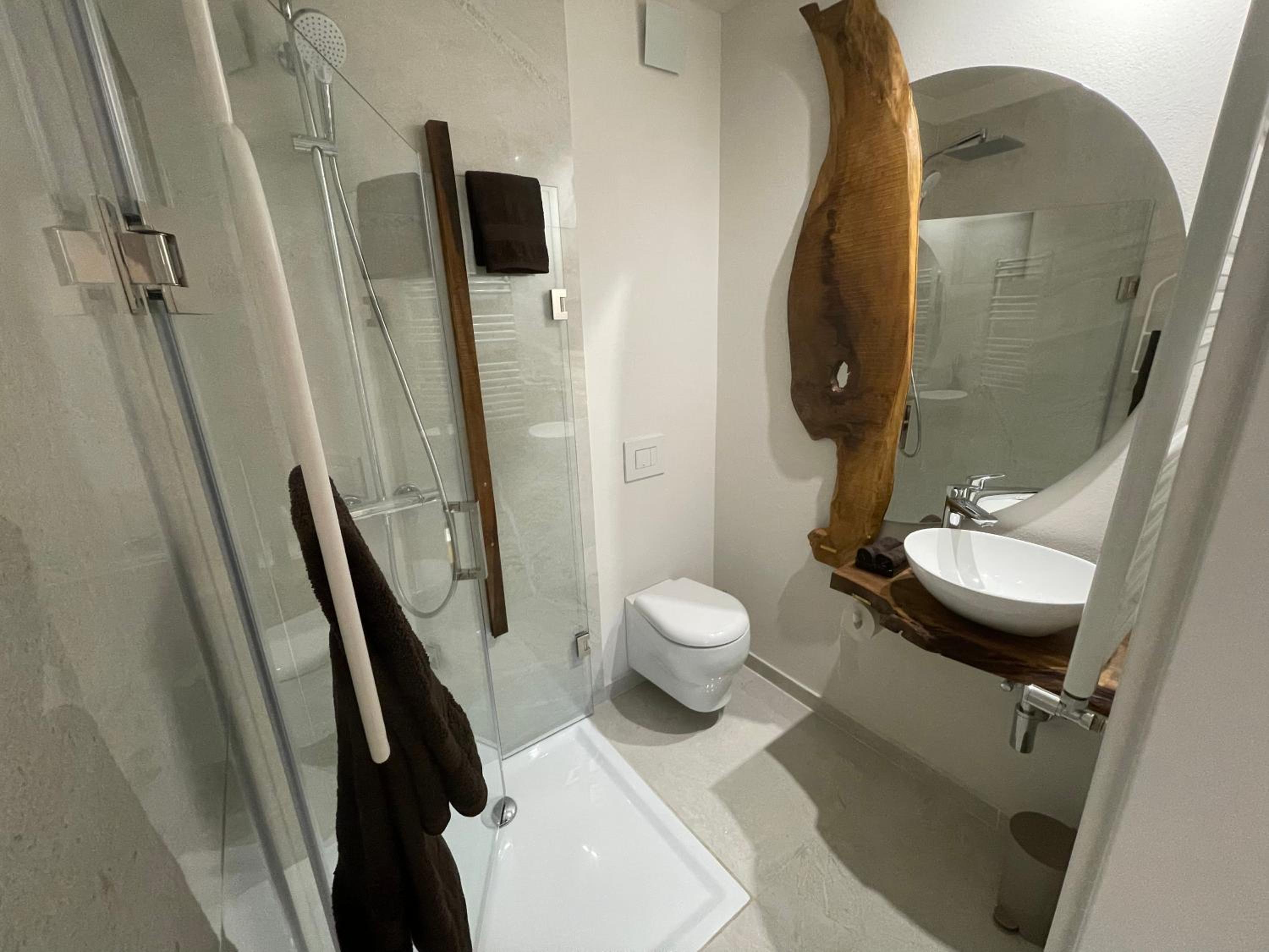 One-Bedroom Apartment - Photo 5