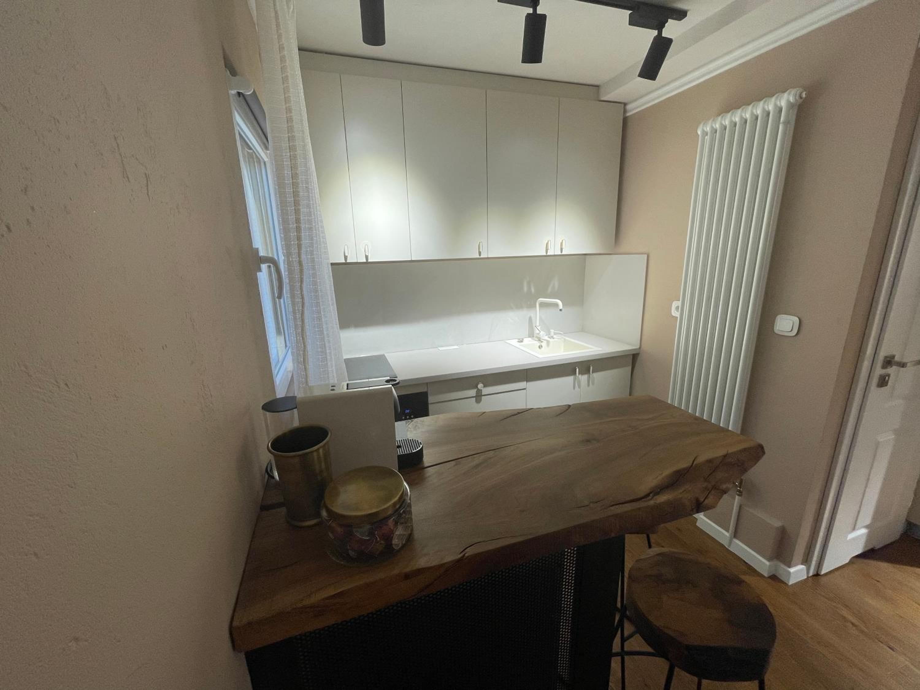 One-Bedroom Apartment - Photo 9