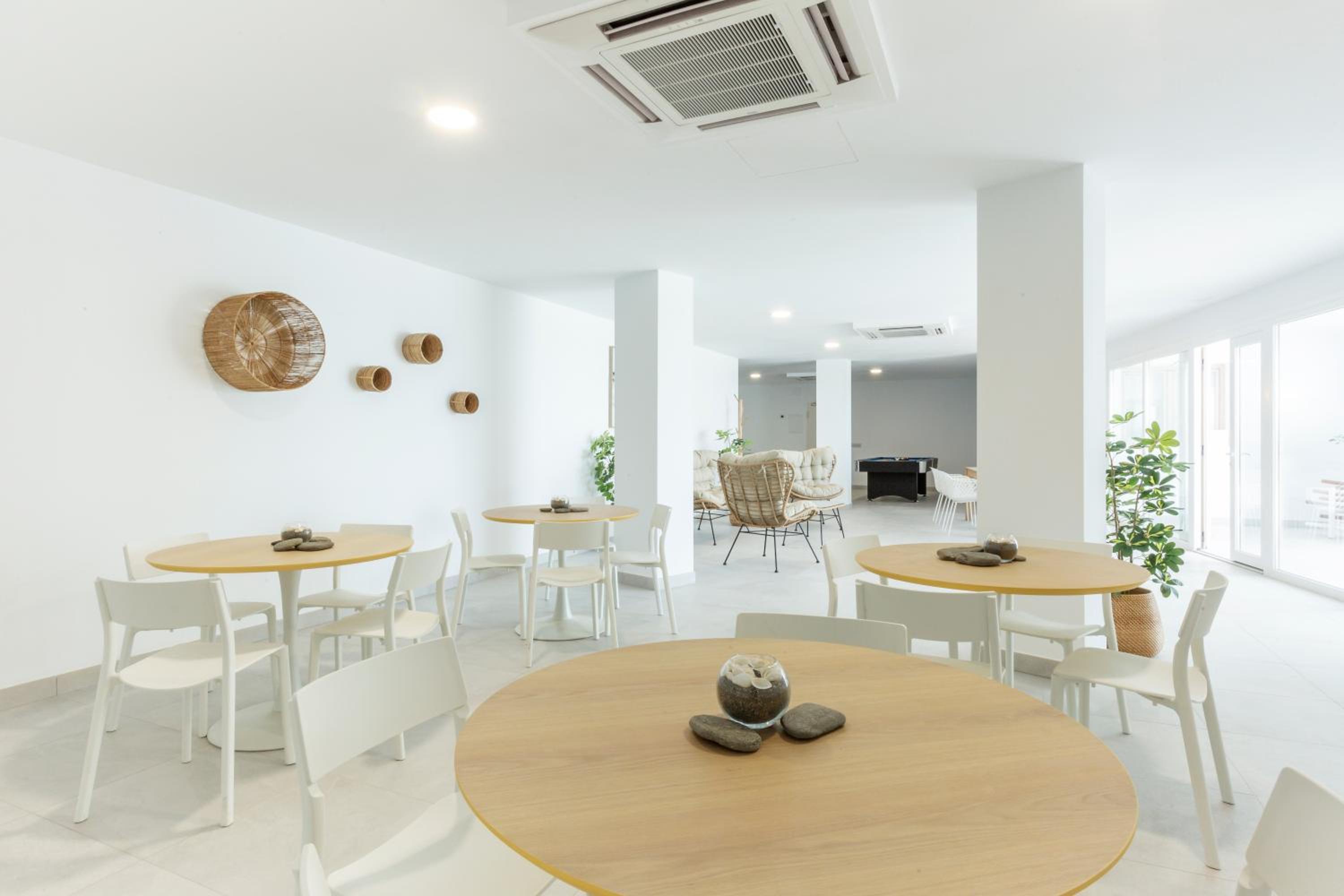 Two-Bedroom Apartment with Sea View - Photo 93