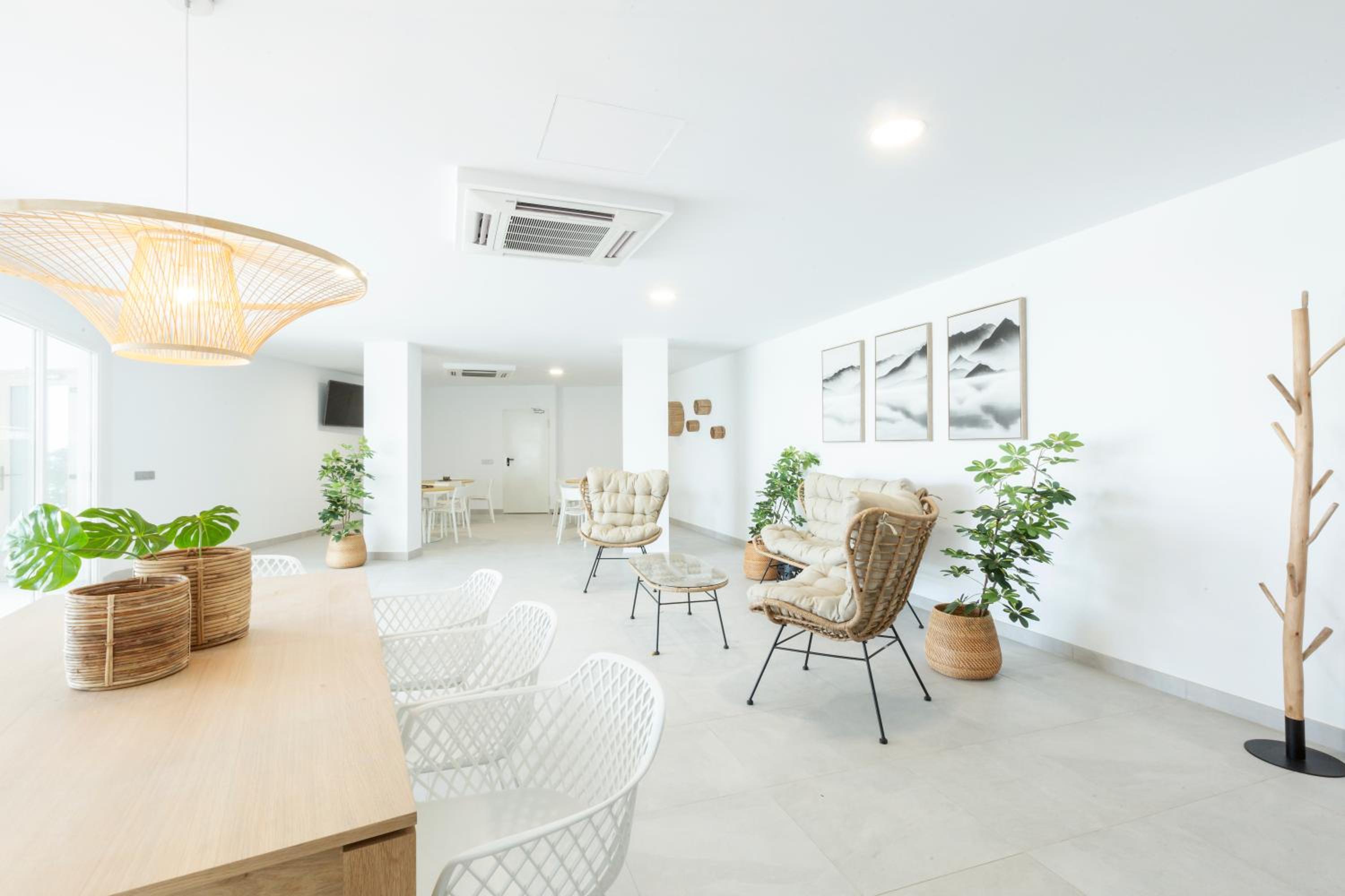 Two-Bedroom Apartment with Sea View - Photo 92