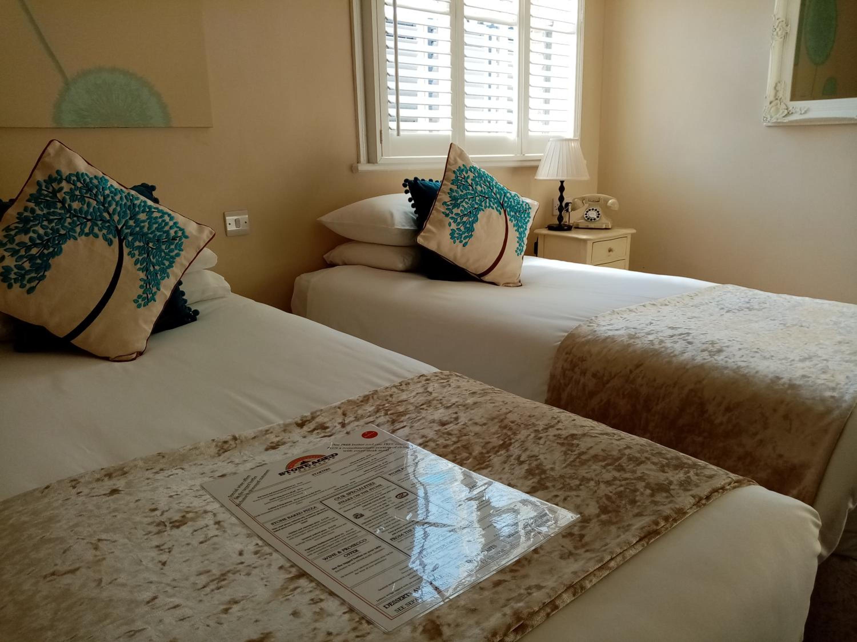Double or Twin Room - Photo 2